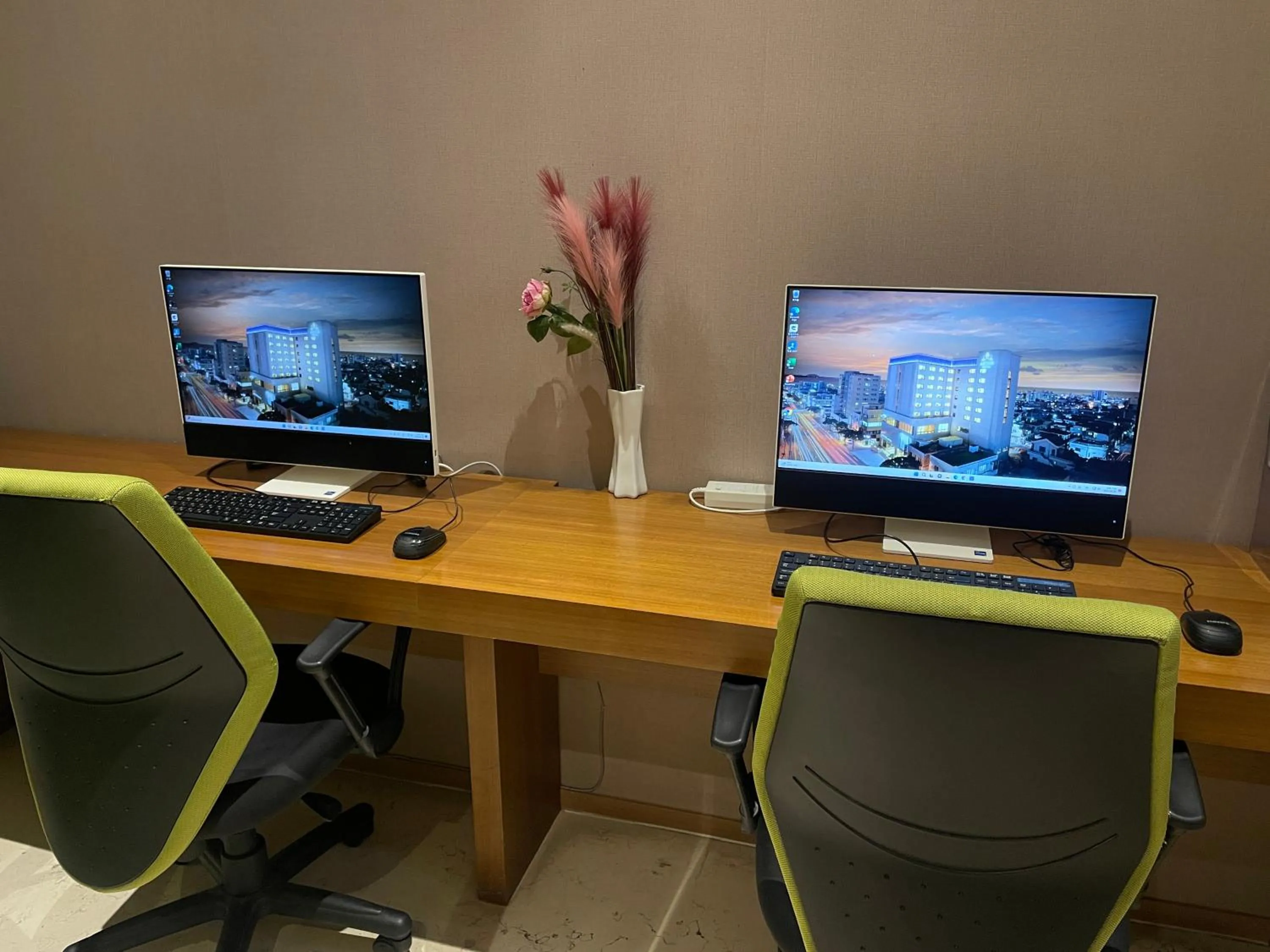 Business facilities in Astar Hotel