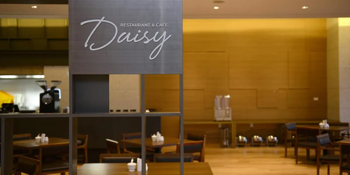 Restaurant/places to eat in Astar Hotel