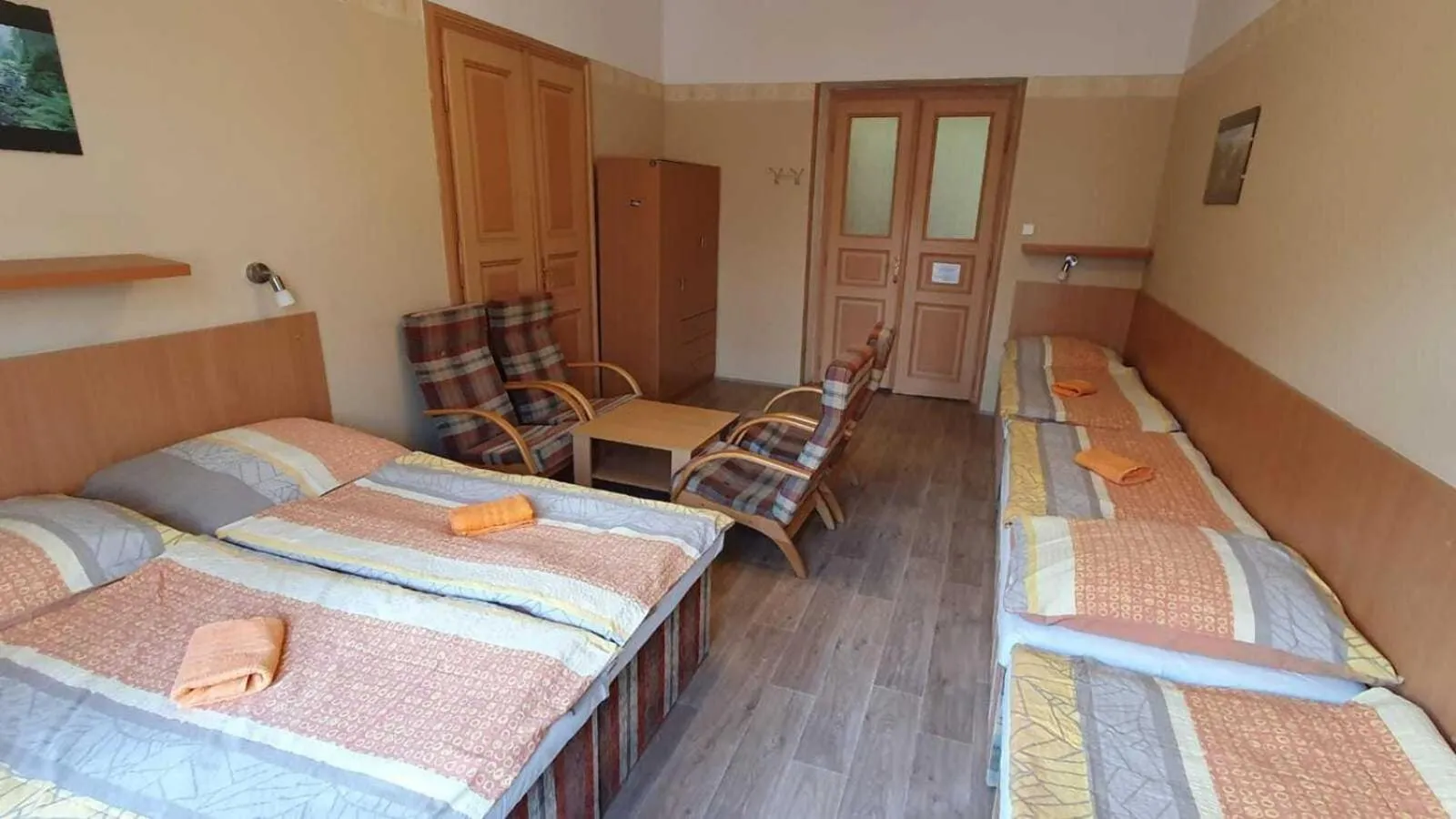 Bed in 6-Bed Dormitory Room in Hotel & Hostel Děčín