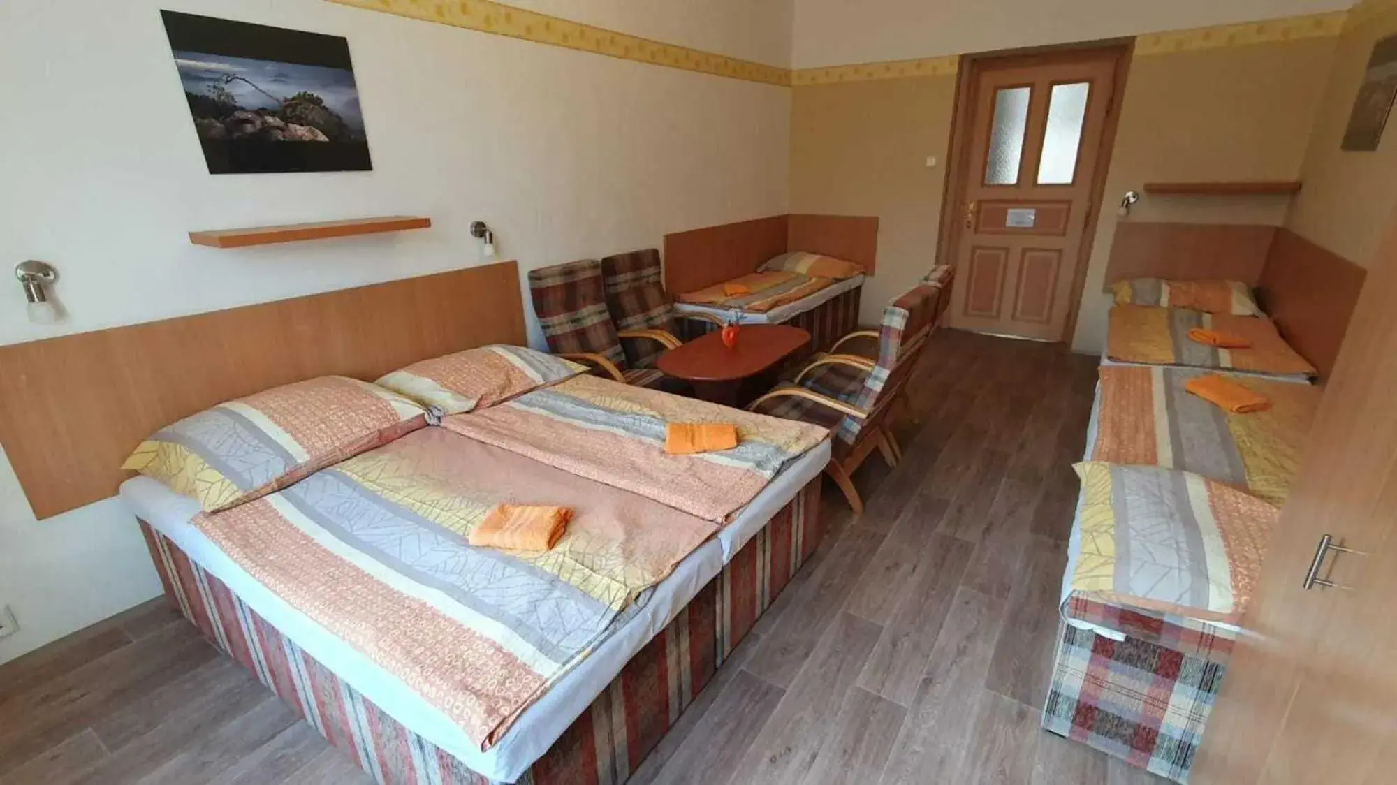 Bed in 6-Bed Dormitory Room in Hotel & Hostel Děčín Bed in 6-Bed Dormitory Room in Hotel & Hostel Děčín