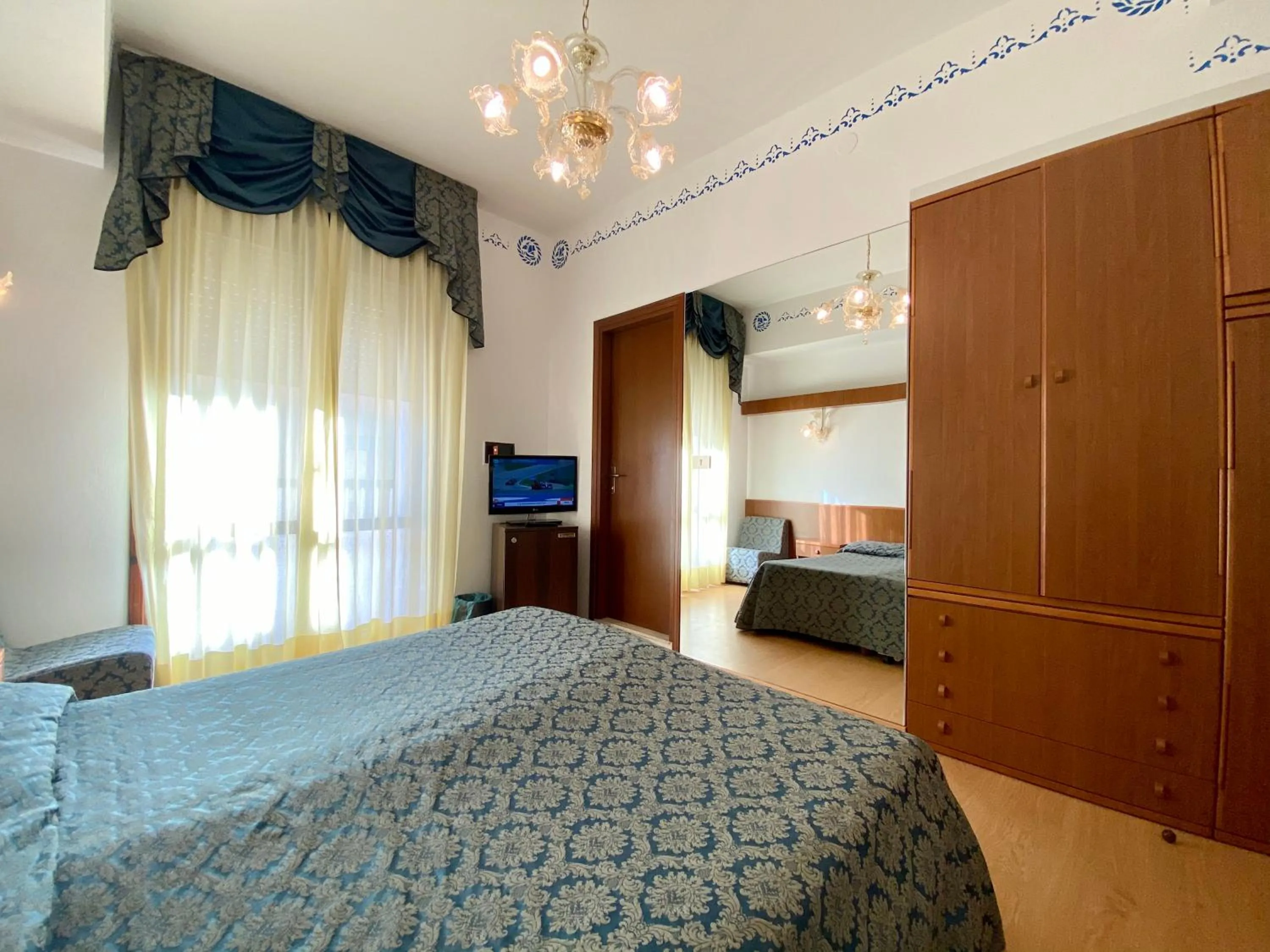 Photo of the whole room in Hotel Florida