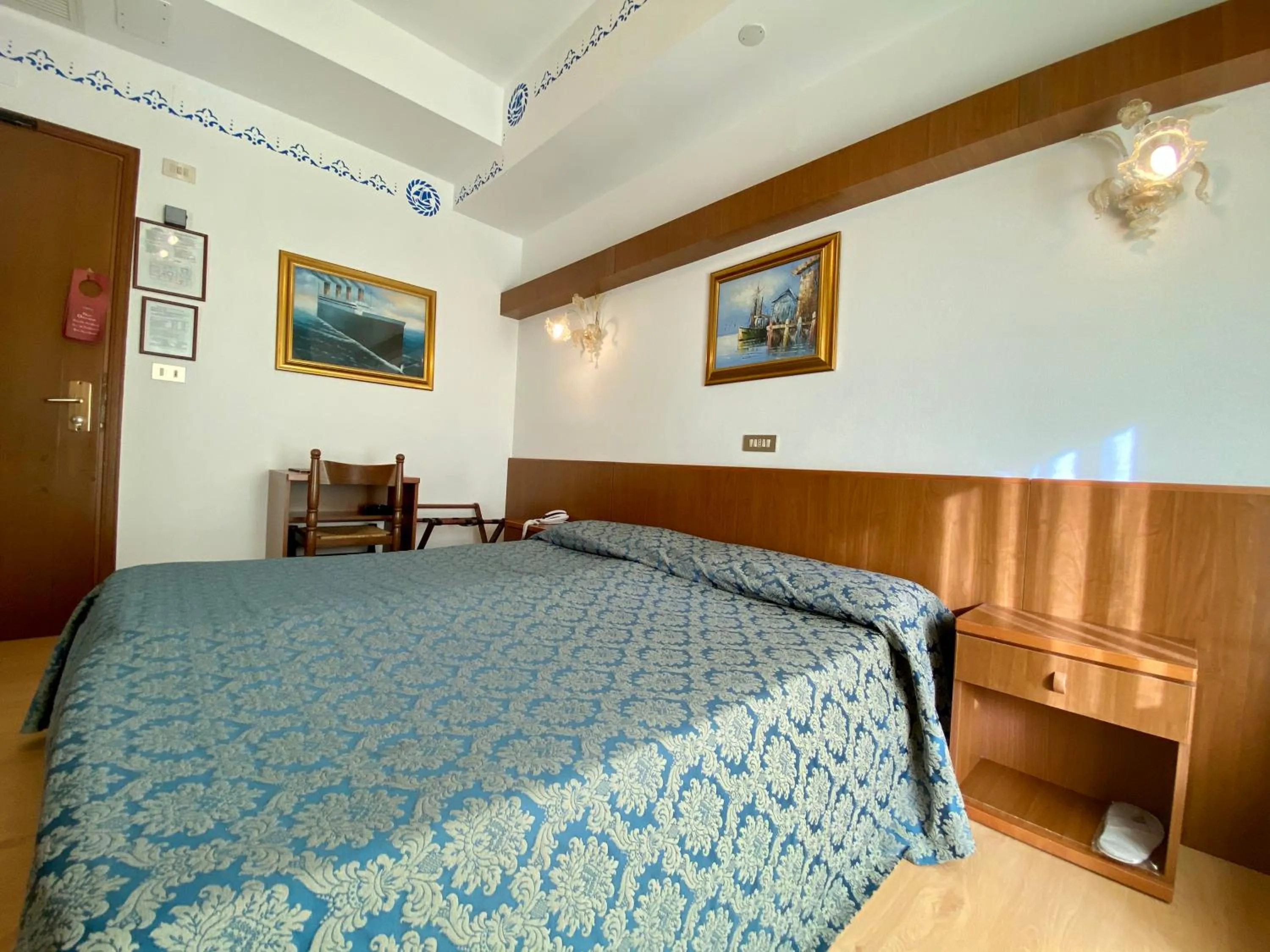 Photo of the whole room in Hotel Florida