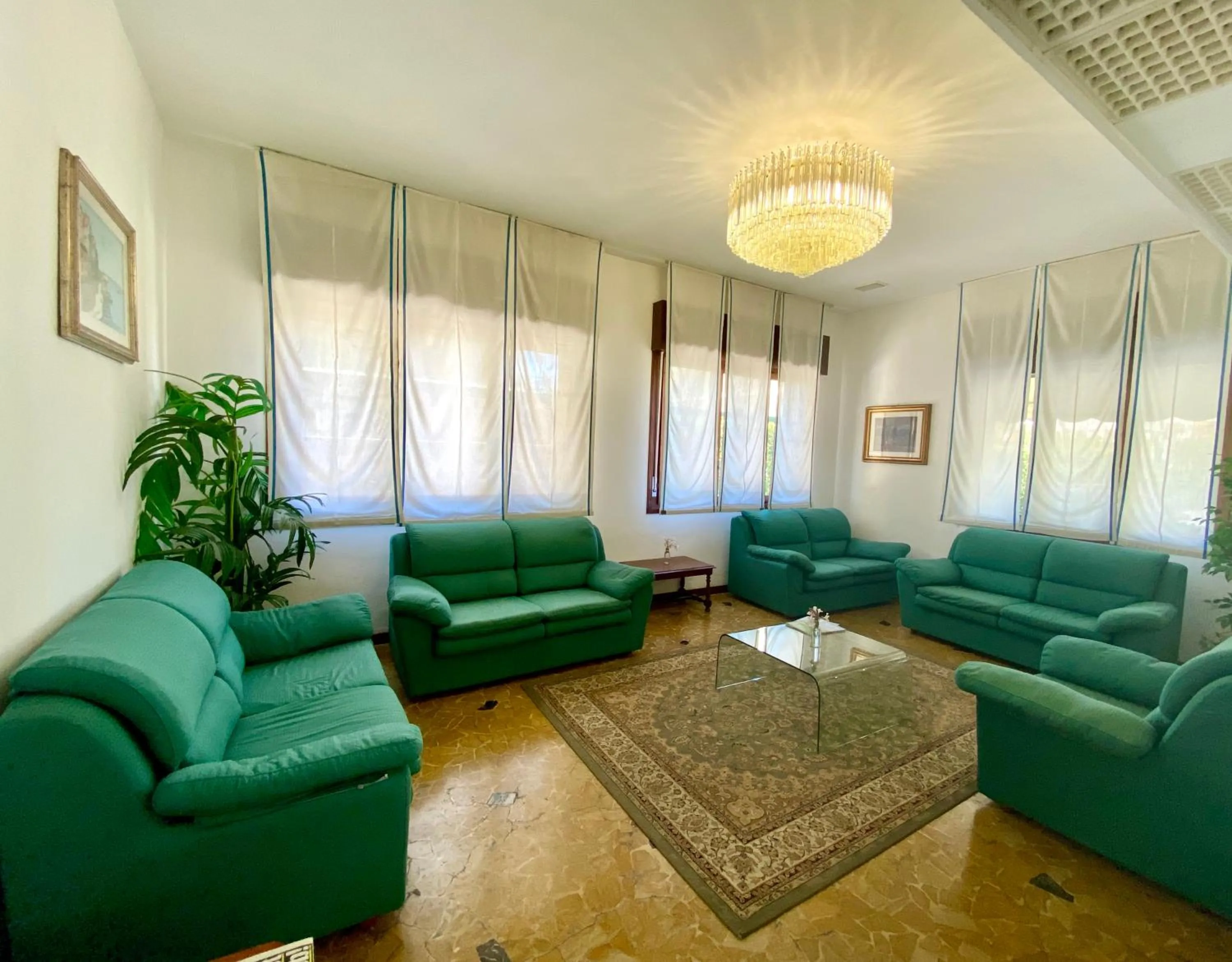 Communal lounge/ TV room in Hotel Florida