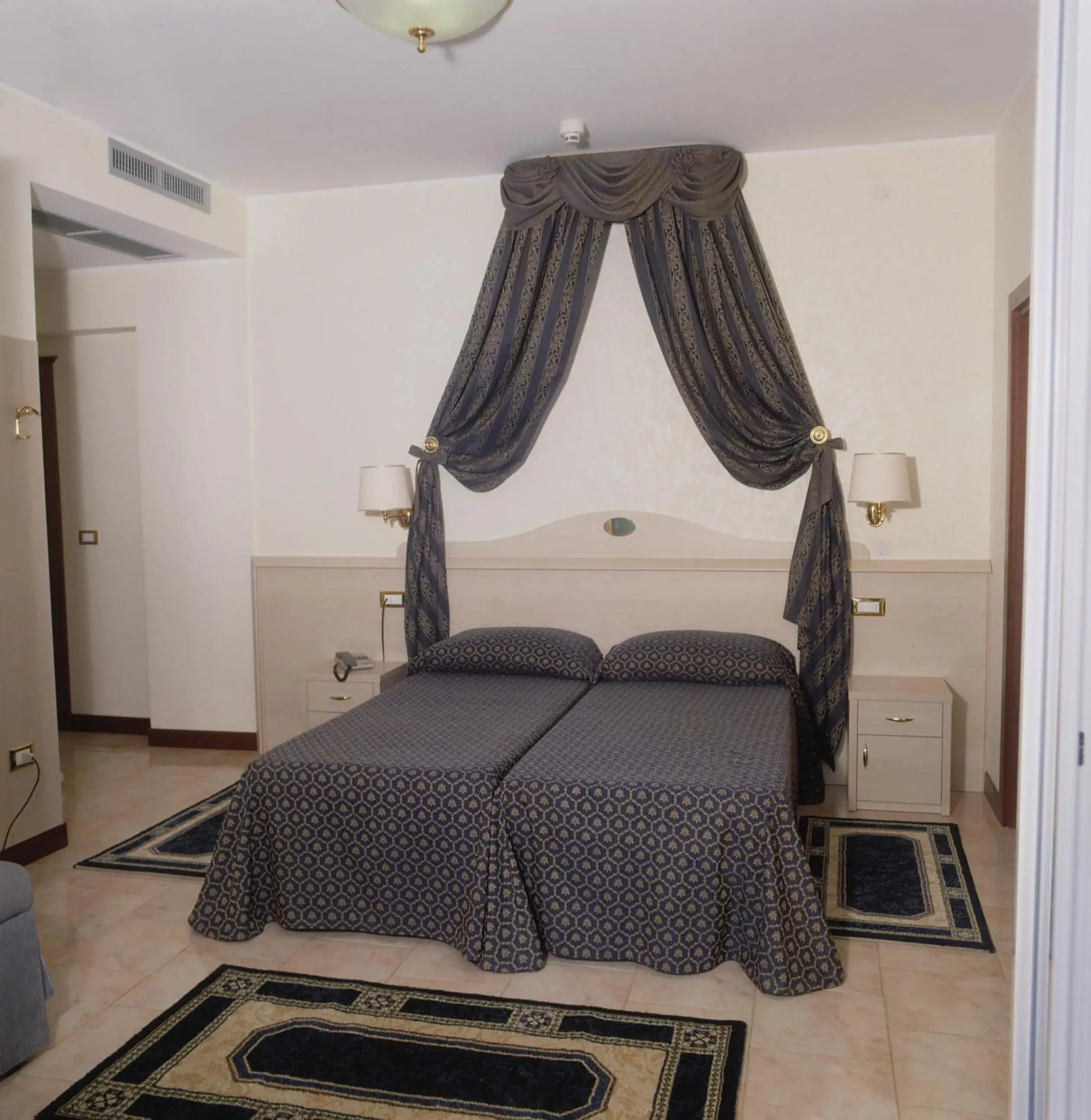 Bed in Hotel Caravelle&MiniCaravelle Bed in Hotel Caravelle&MiniCaravelle