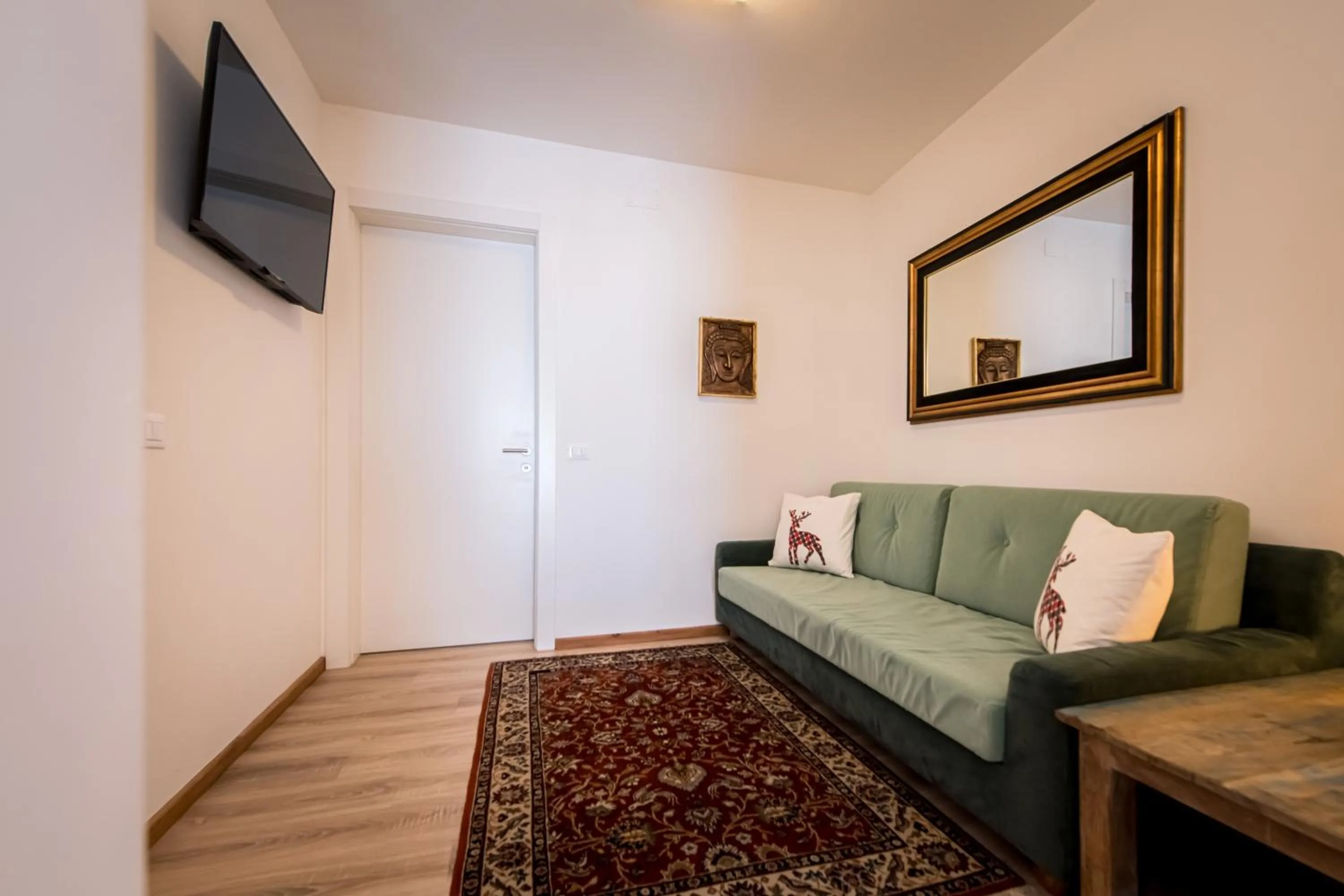 Communal lounge/ TV room in Am Schloss Guest House