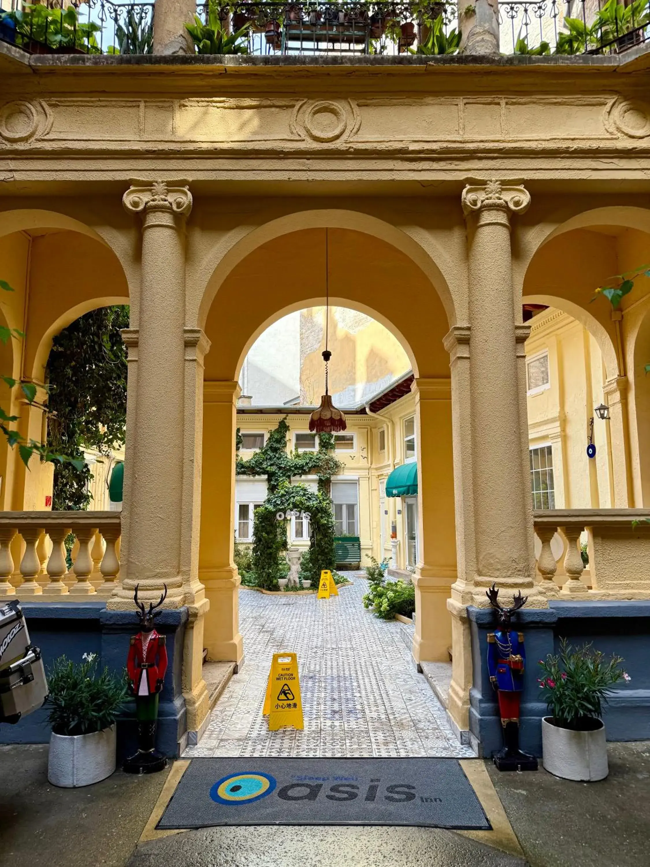 Oasis Inn Budapest Oasis Inn Budapest