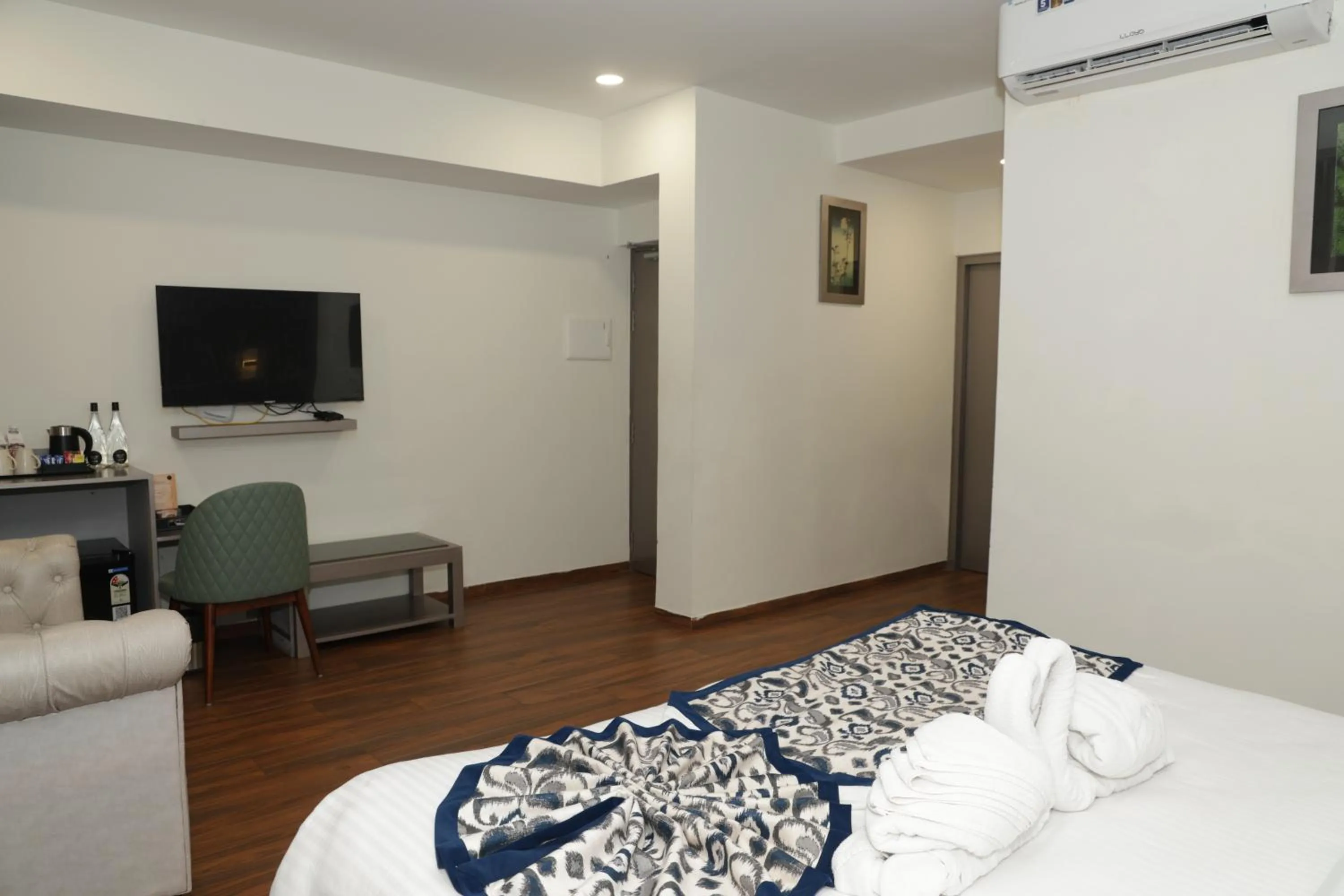 Bed in Grand Continent Anjuna A Sarovar Portico Affiliate Hotel