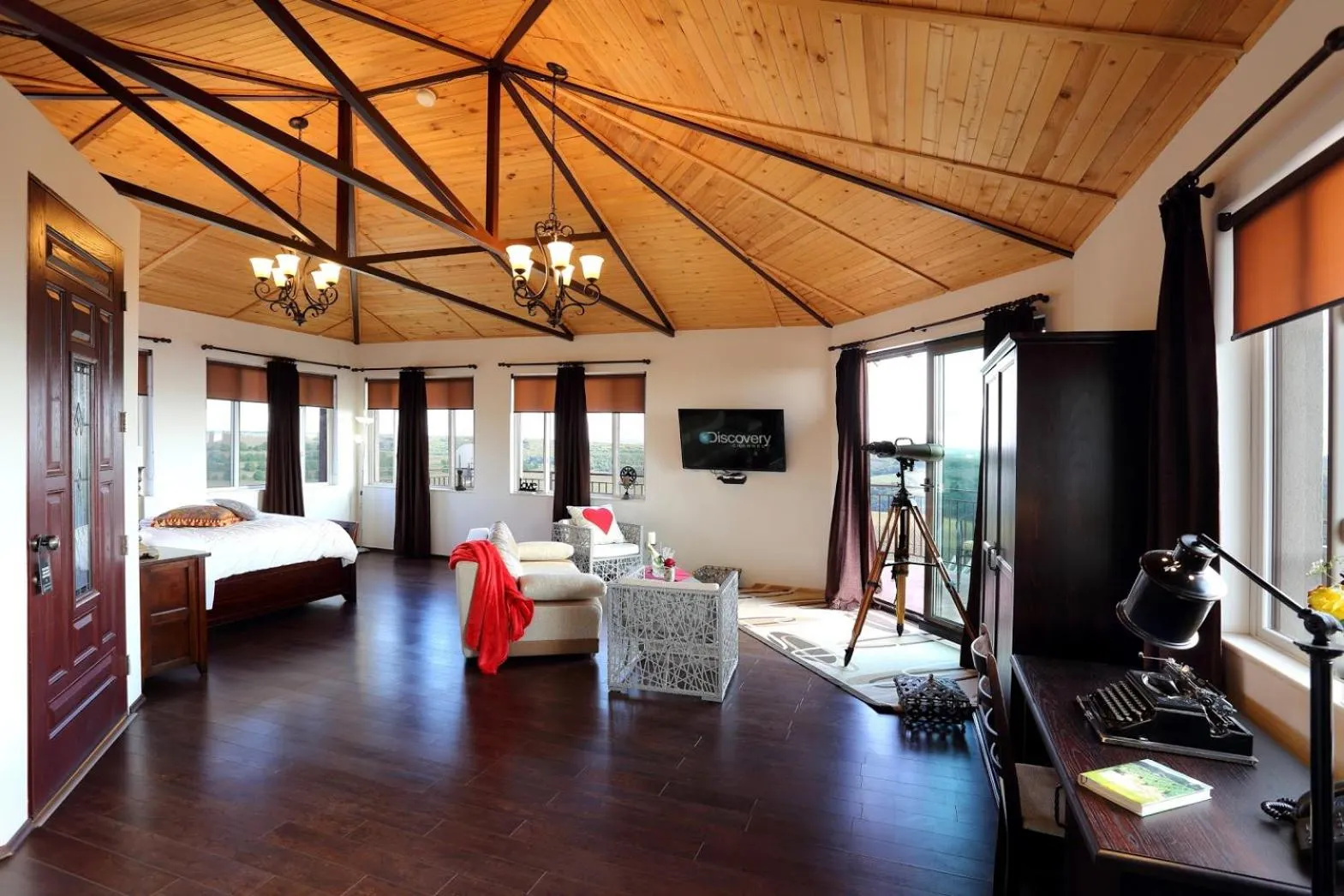 Day, Bed in Seven Generations Winery Hotel