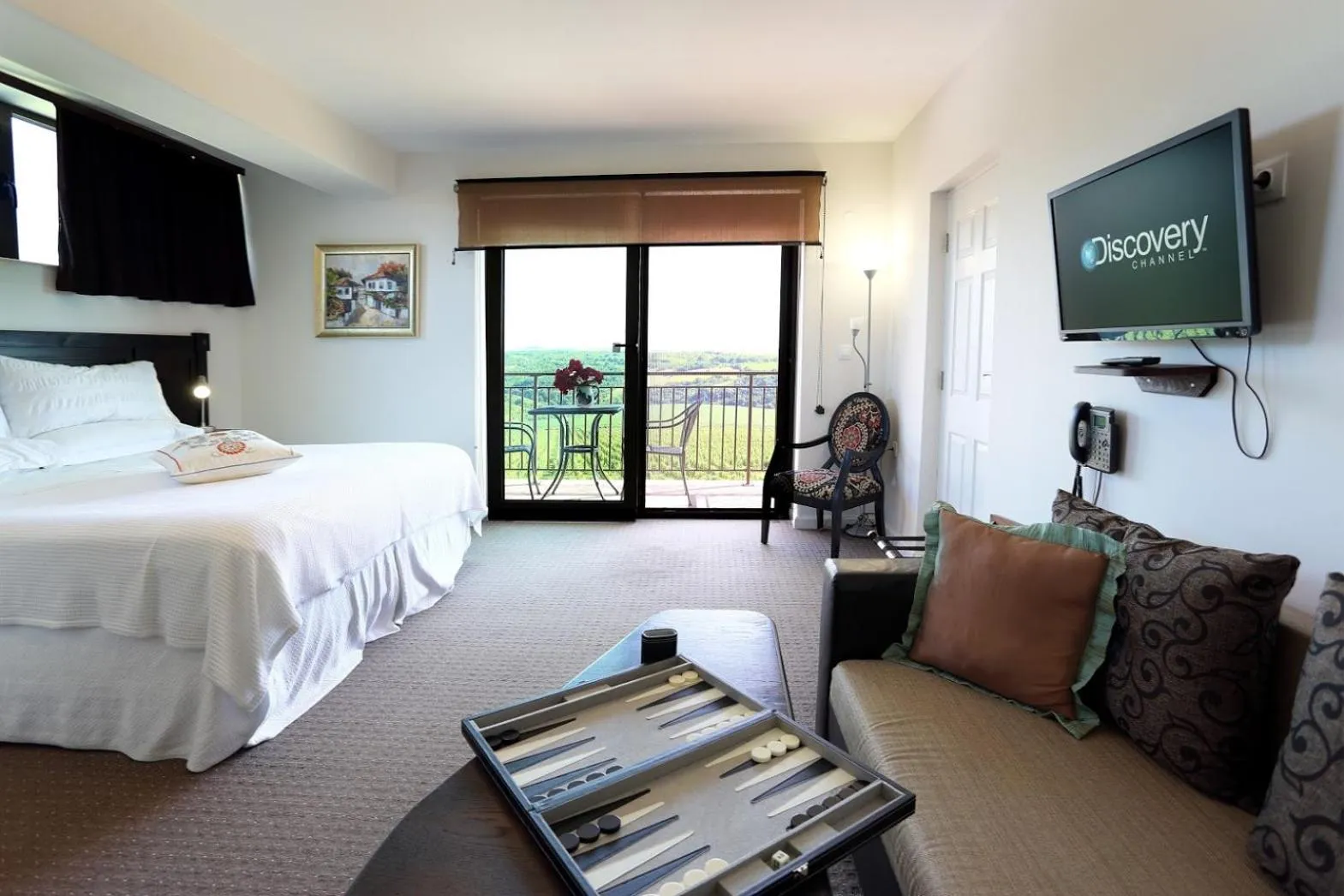 Day, Bed in Seven Generations Winery Hotel