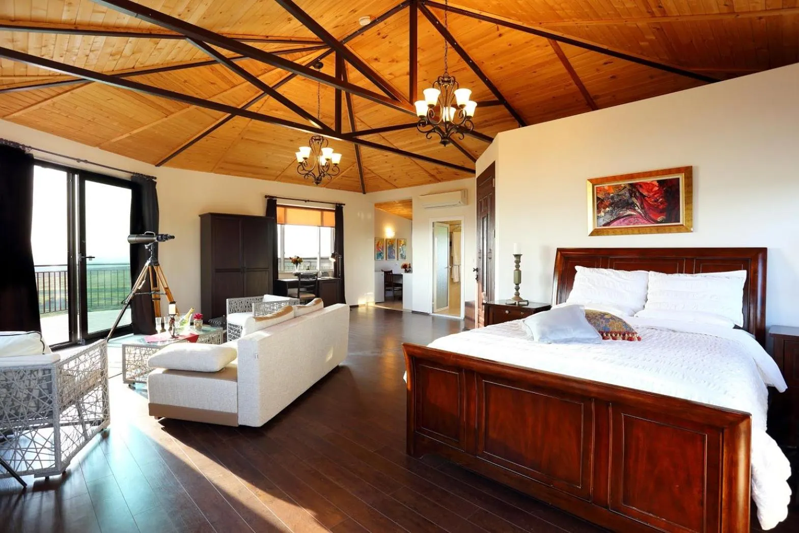 Day, Bed in Seven Generations Winery Hotel