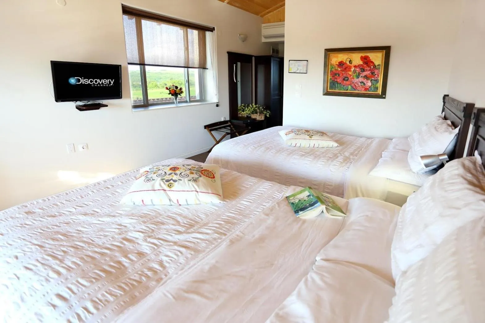 Day, Bed in Seven Generations Winery Hotel