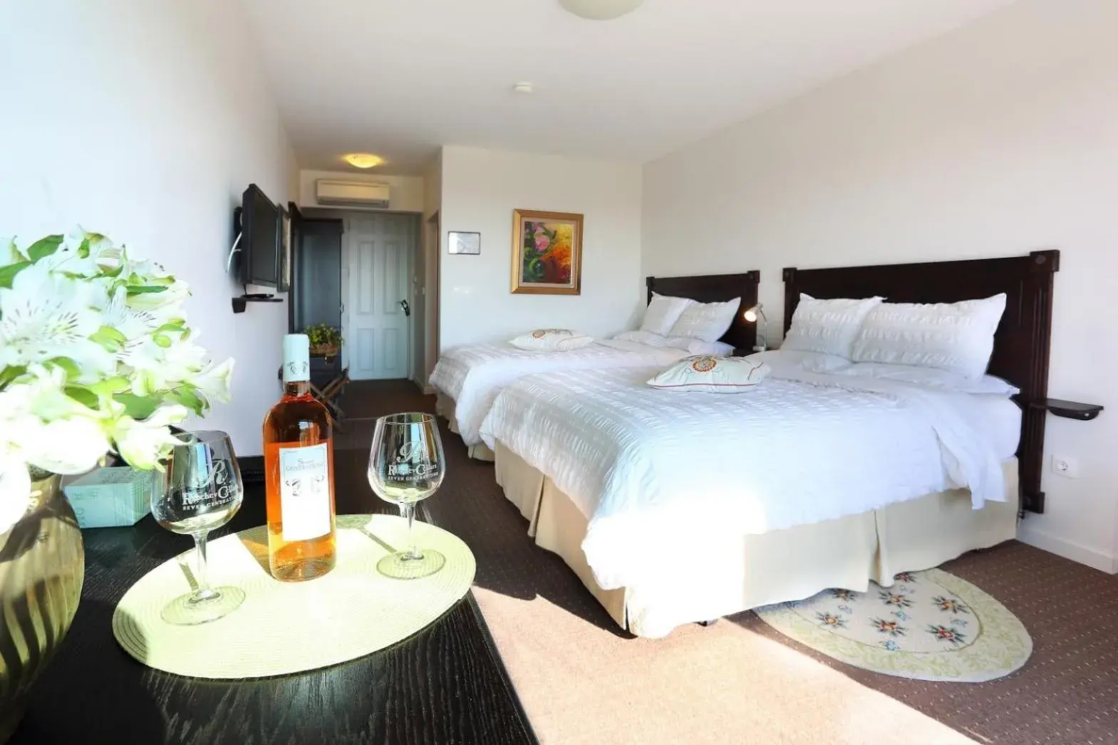 Quadruple Room with Terrace and Vineyards & River View in Seven Generations Winery Hotel Quadruple Room with Terrace and Vineyards & River View in Seven Generations Winery Hotel