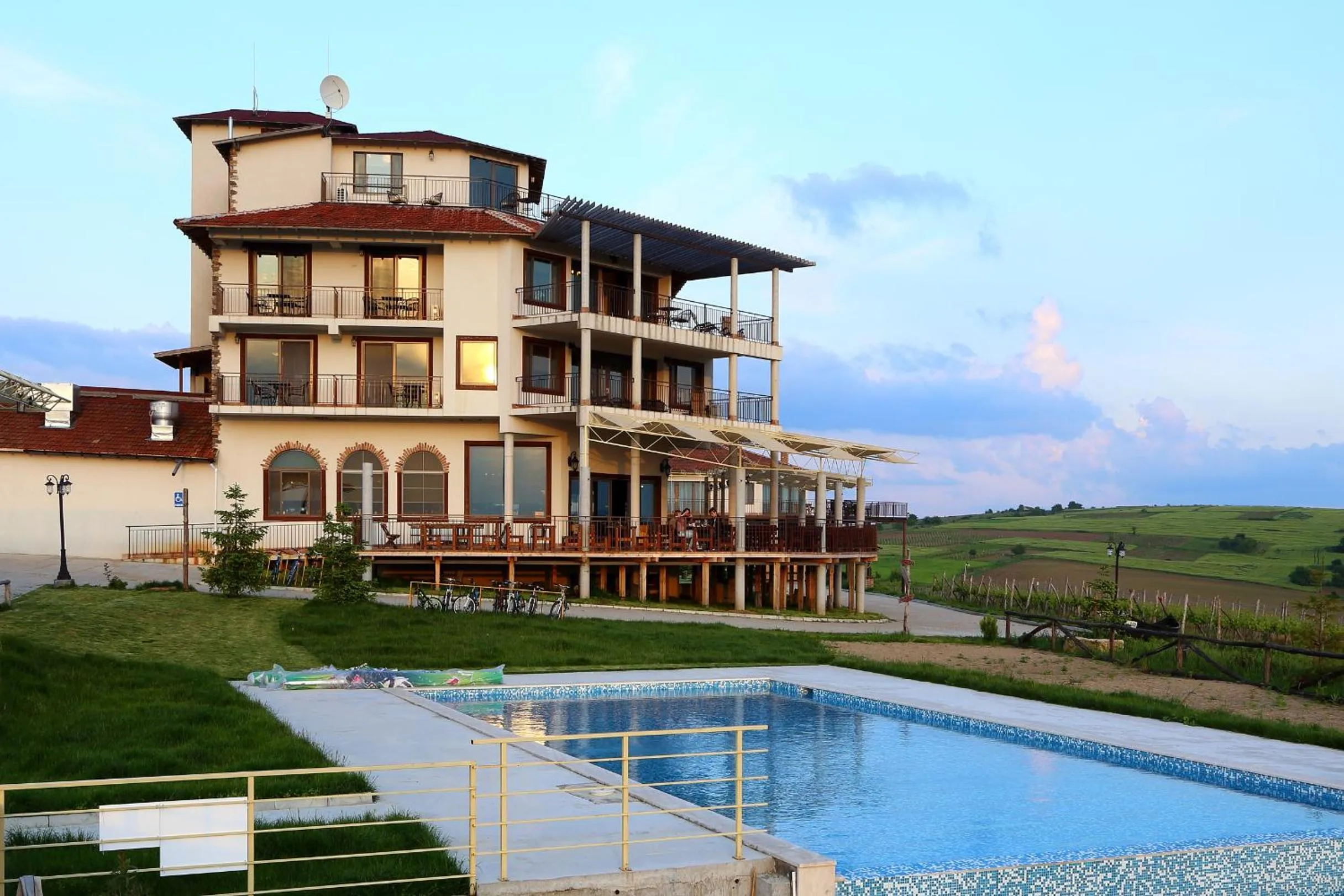 Swimming pool in Seven Generations Winery Hotel