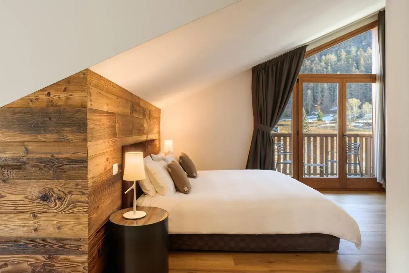Bedroom, Bed in Montana Lodge & Spa, by R Collection Hotels Bedroom, Bed in Montana Lodge & Spa, by R Collection Hotels