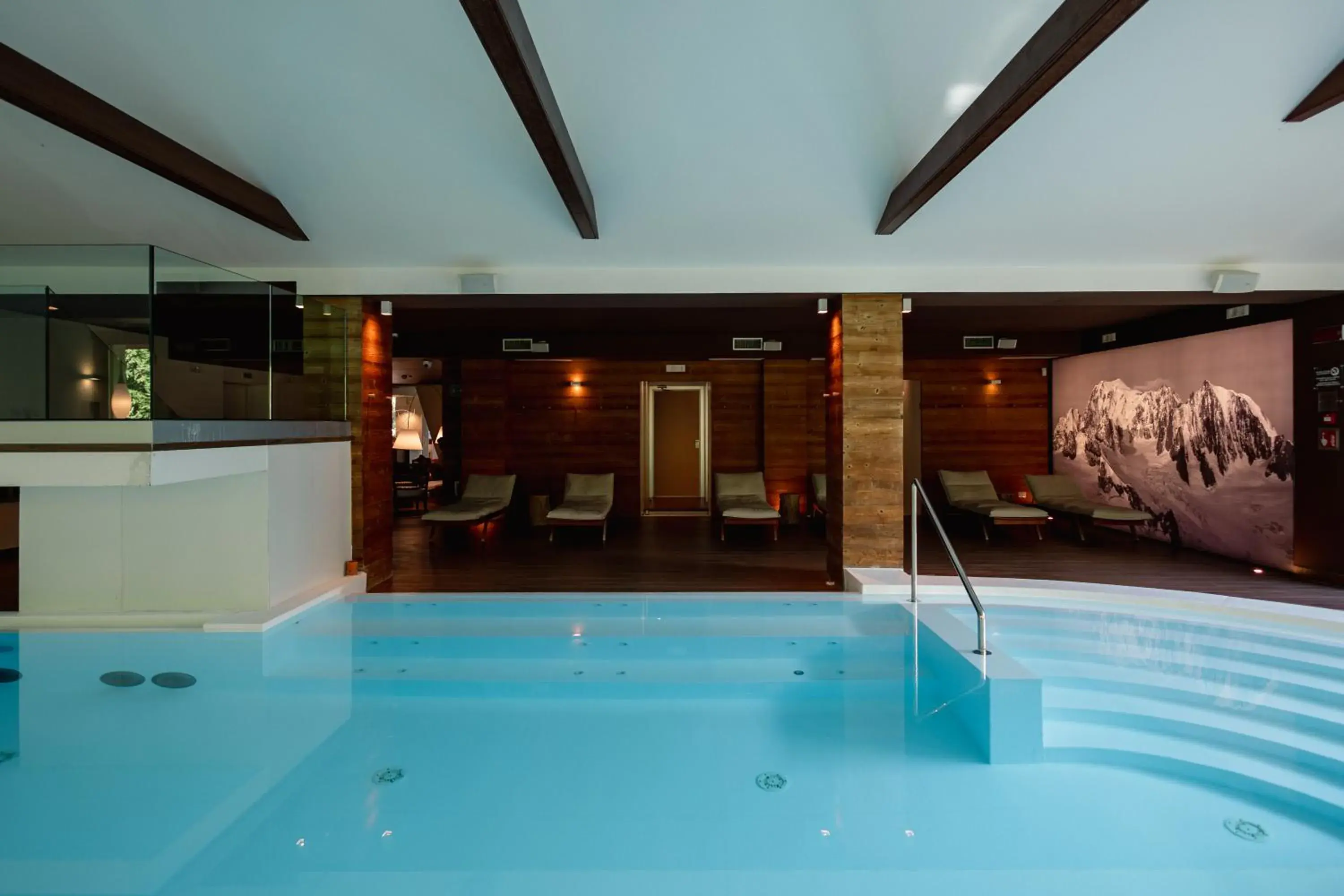 Swimming pool in Montana Lodge & Spa, by R Collection Hotels Swimming pool in Montana Lodge & Spa, by R Collection Hotels