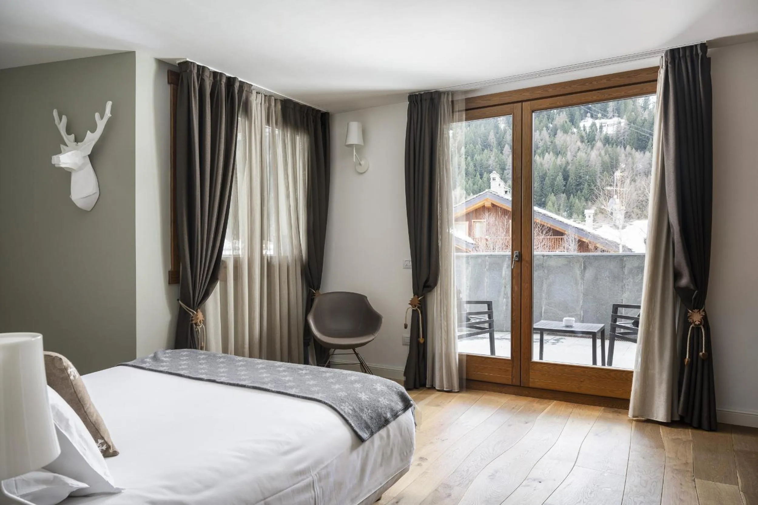 Bedroom, Bed in Montana Lodge & Spa, by R Collection Hotels