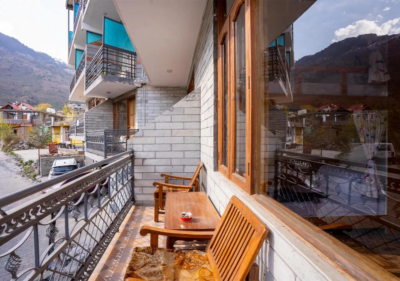 Natural landscape in Moustache Manali