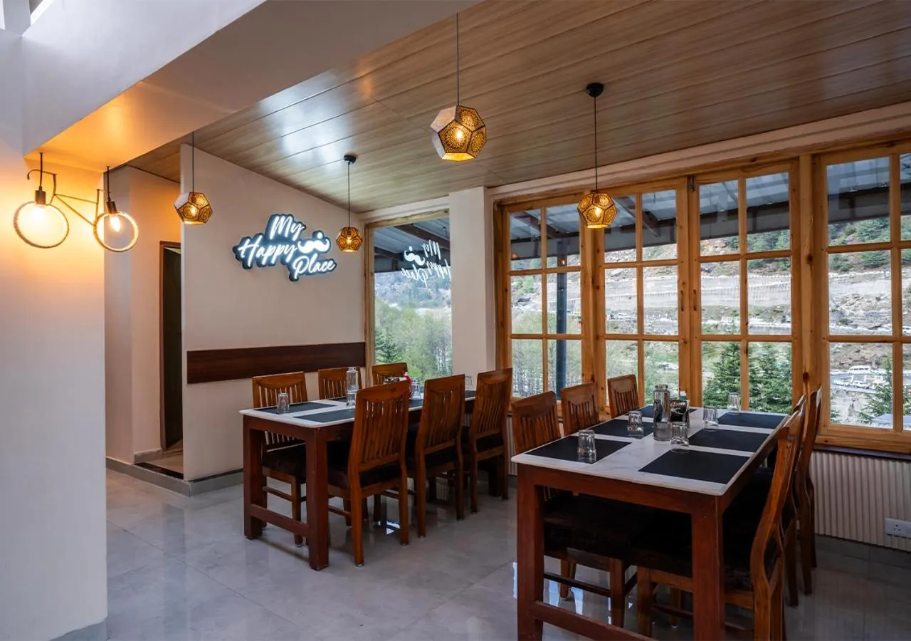 Restaurant/places to eat in Moustache Manali