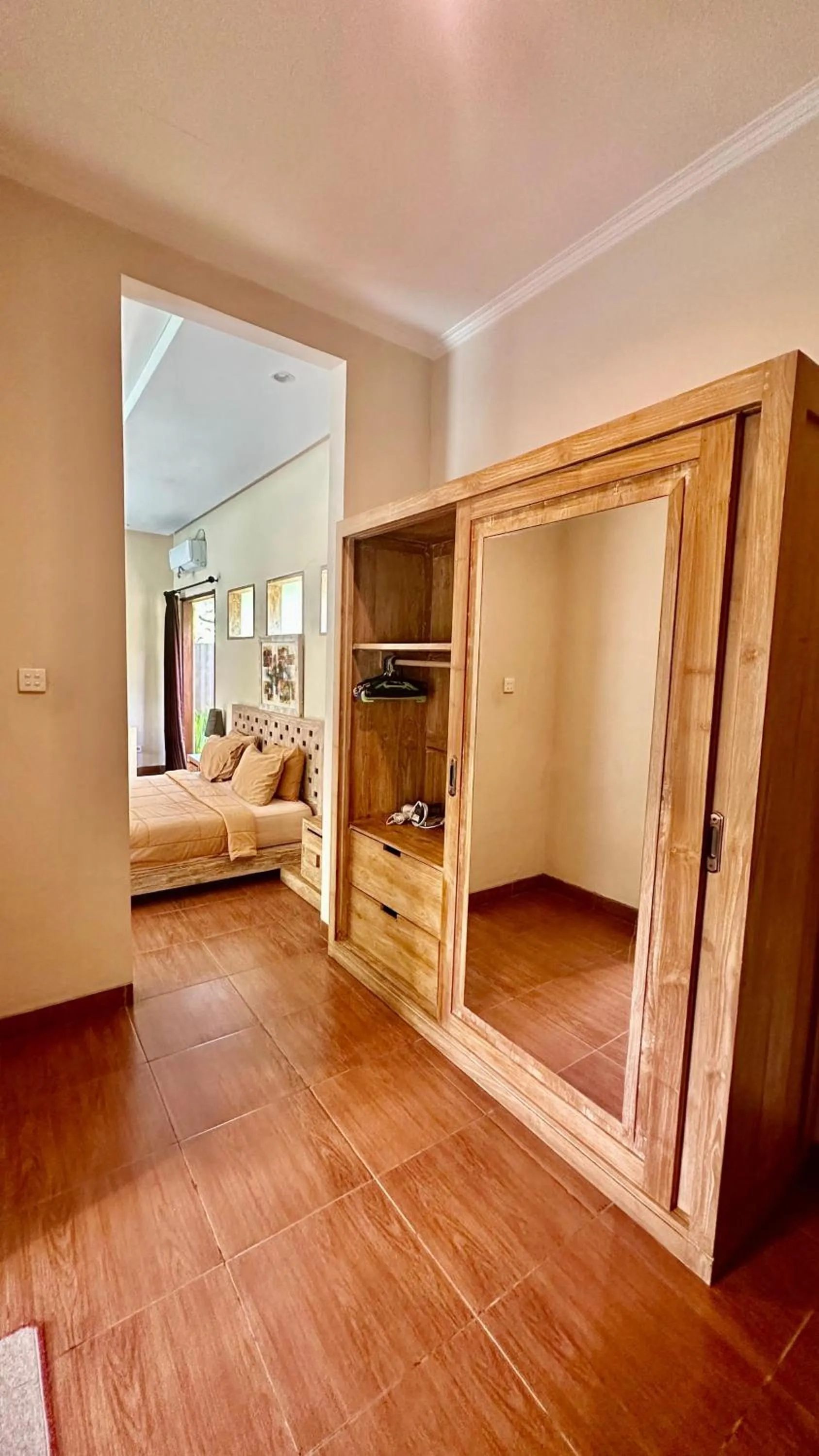 wardrobe, Bed in Bukawa Lodge Jimbaran