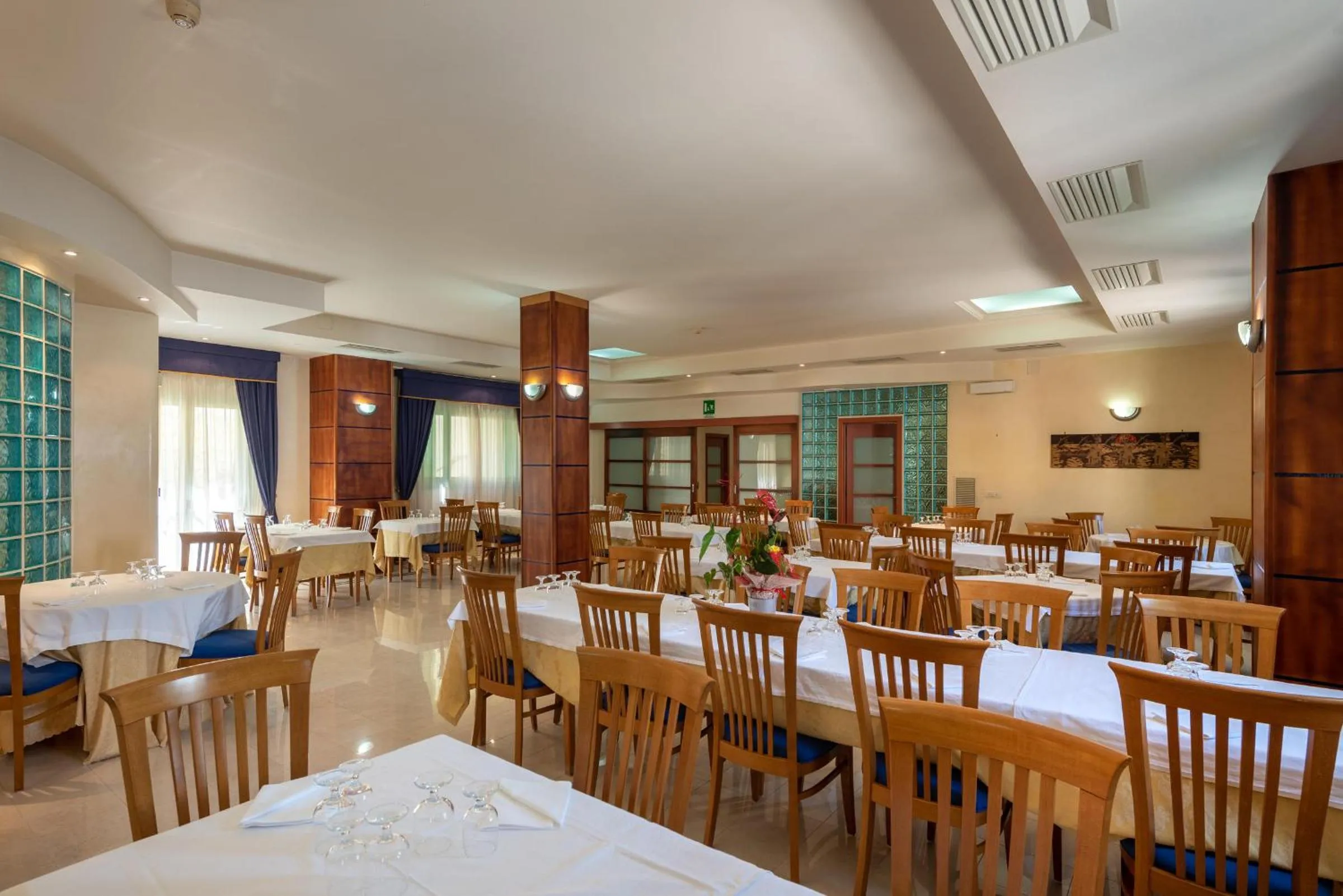 Restaurant/places to eat in Hotel Euromare