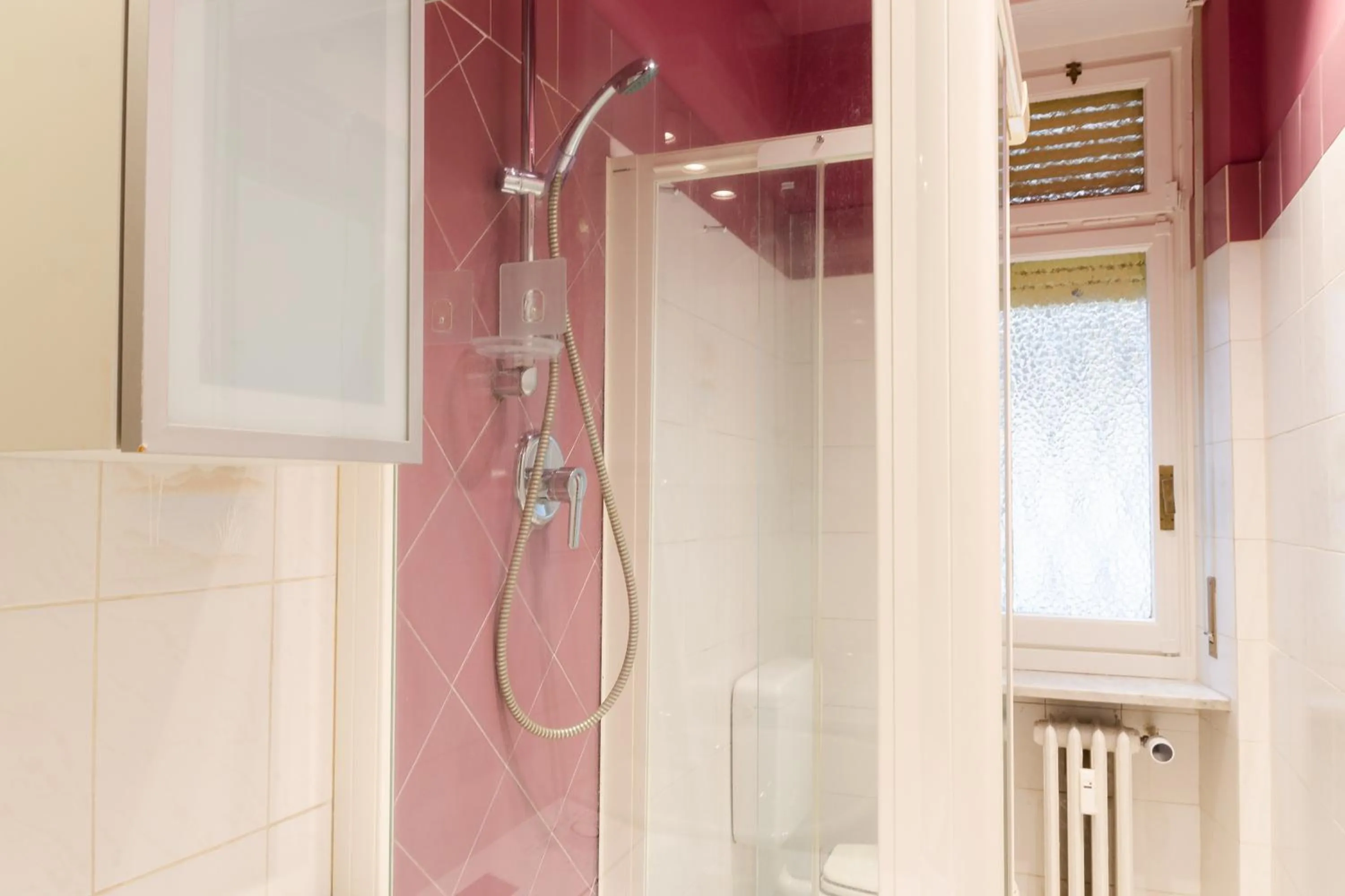 Bathroom in Bertola 17, centrale, stazione by HAPPYHOSTORINO