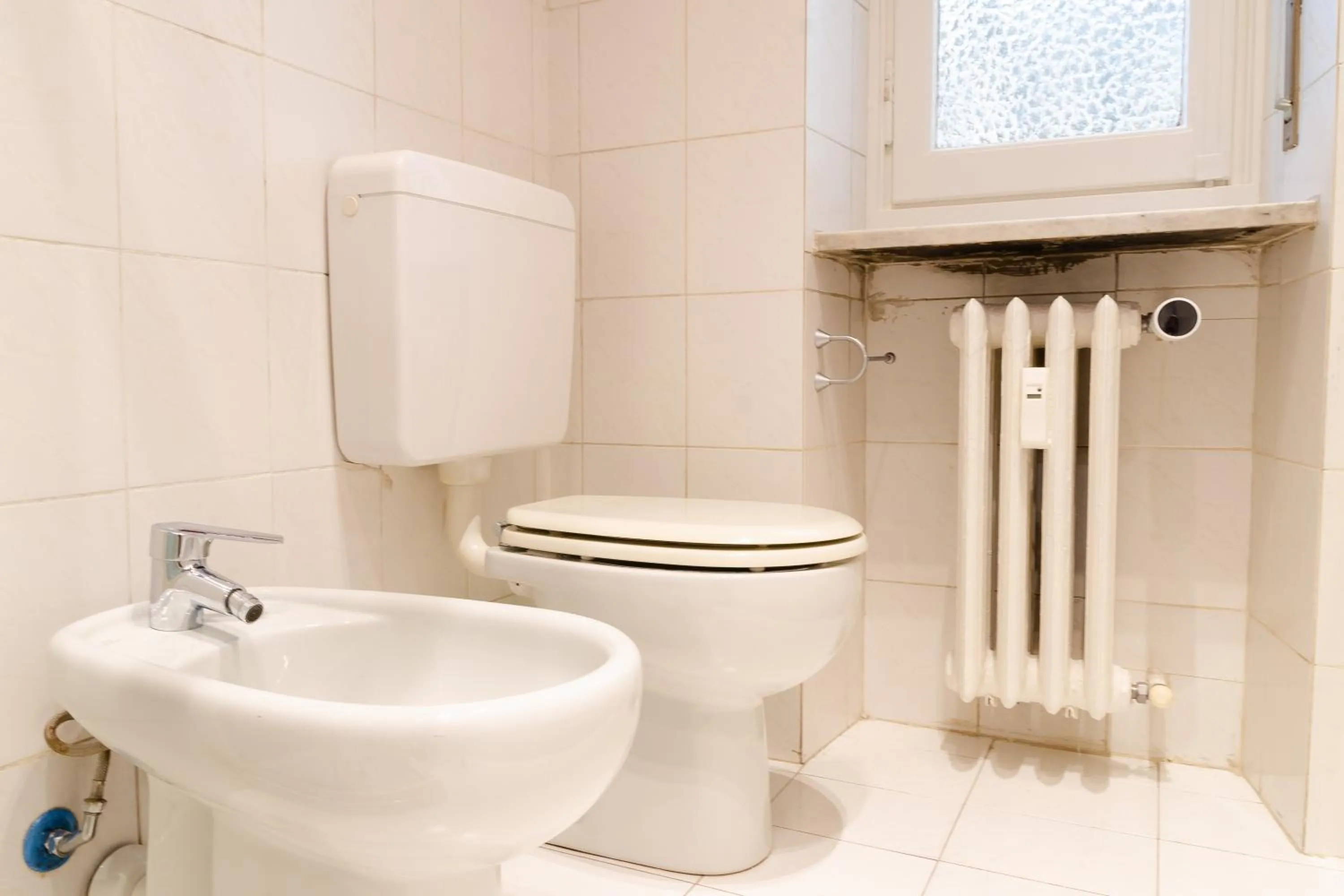 Bathroom in Bertola 17, centrale, stazione by HAPPYHOSTORINO
