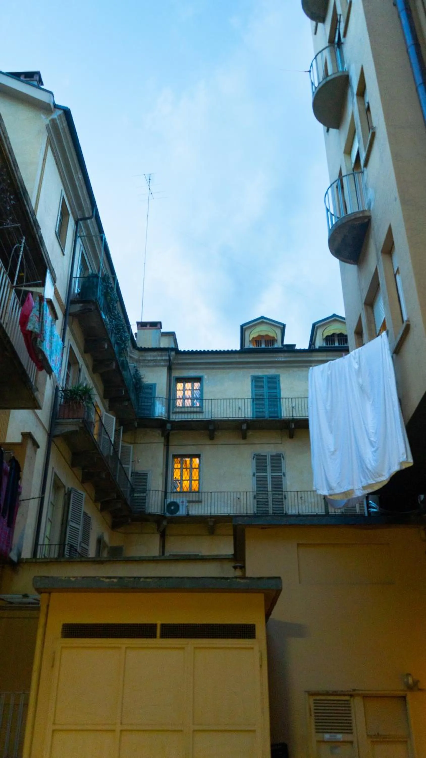 Property building in Bertola 17, centrale, stazione by HAPPYHOSTORINO