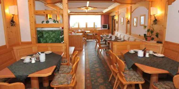 Restaurant/places to eat in Hotel Bergglück