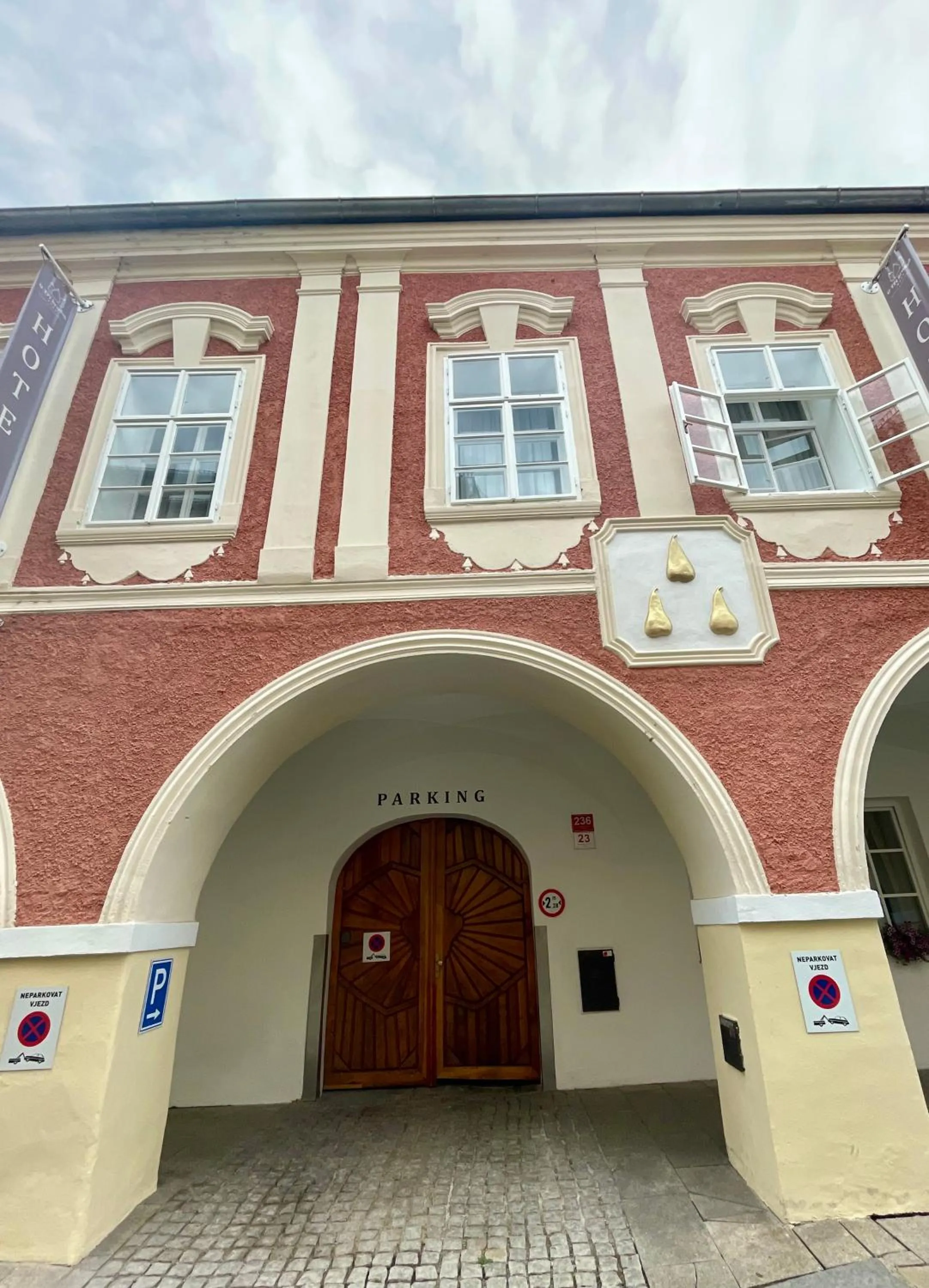 Property building in Hotel U Tří hrušek suites & apartments