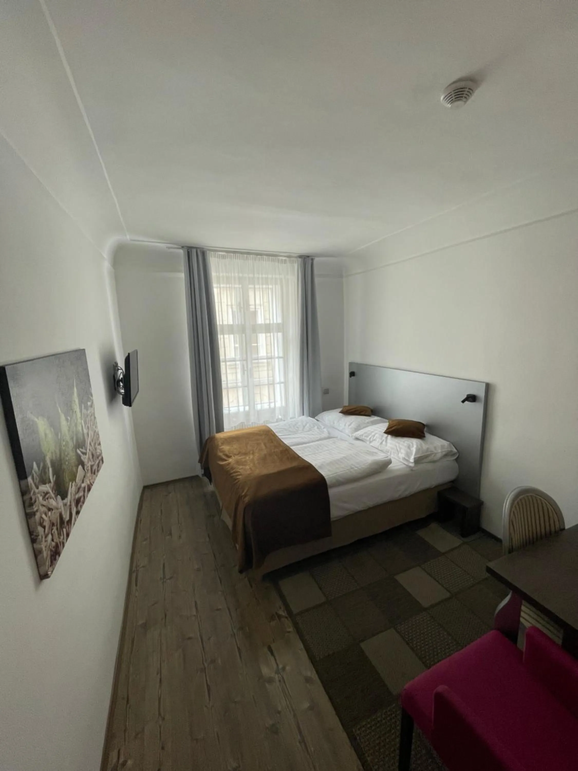 Shower, Bed in Hotel U Tří hrušek suites & apartments