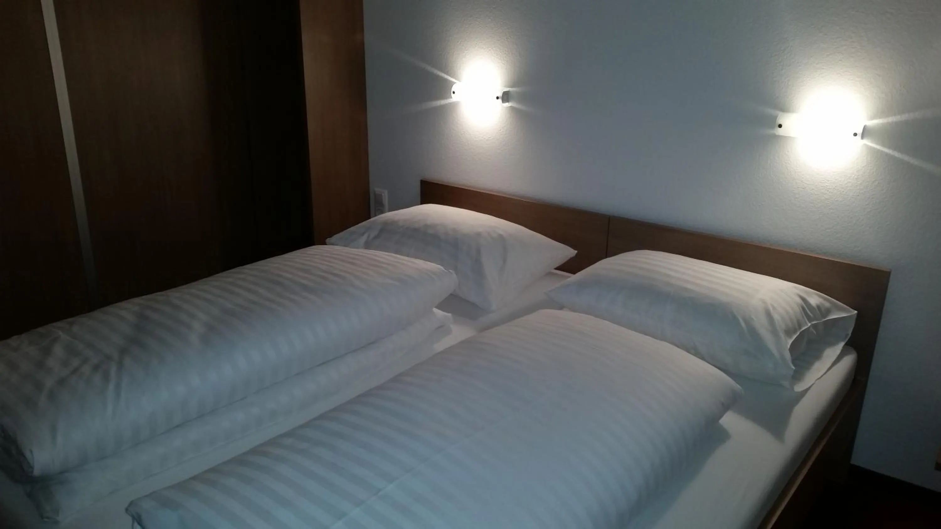 Bed in FairSleep Motel Hainburg