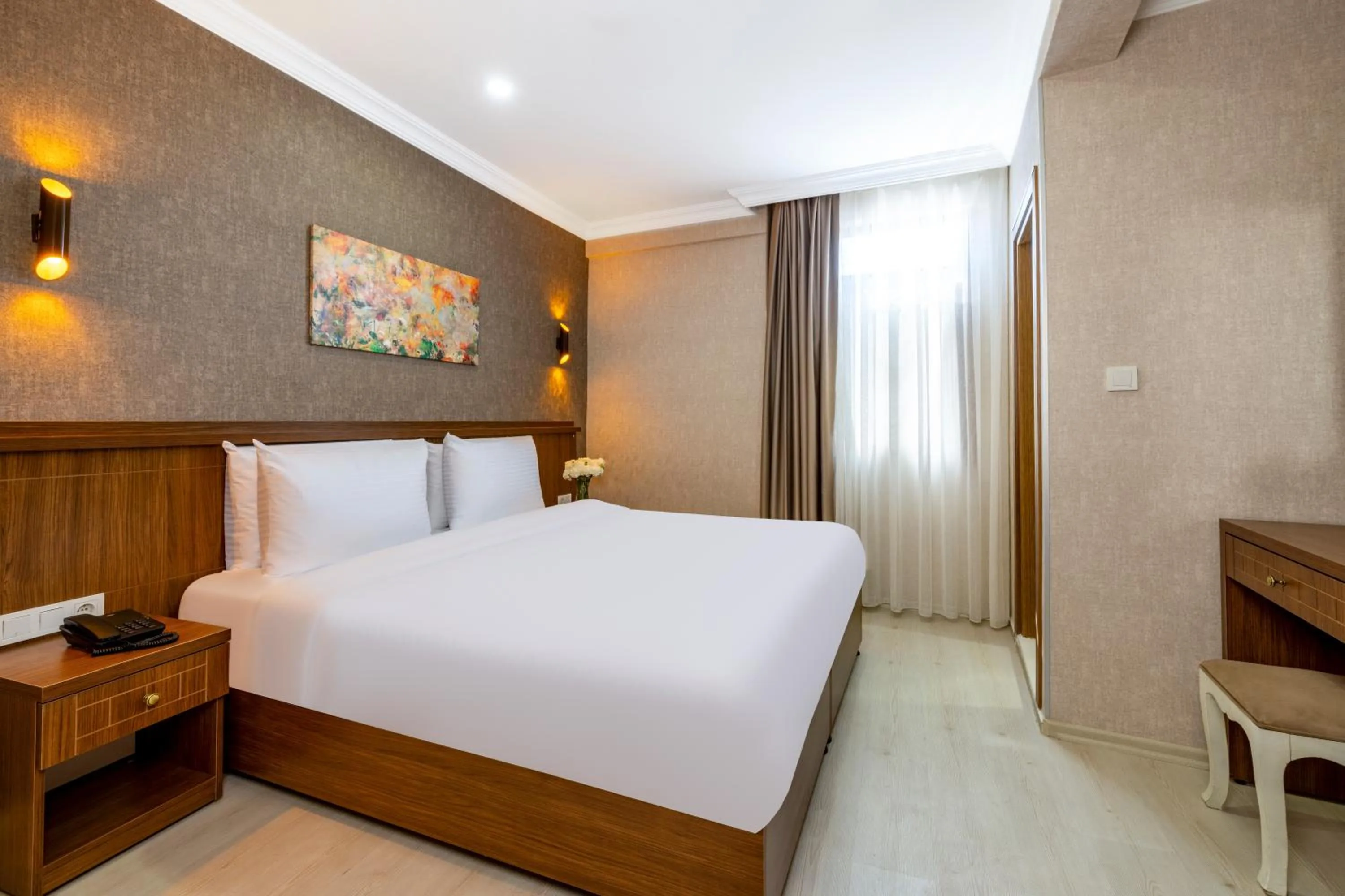 Photo of the whole room, Bed in Diamond Beyazit Hotel