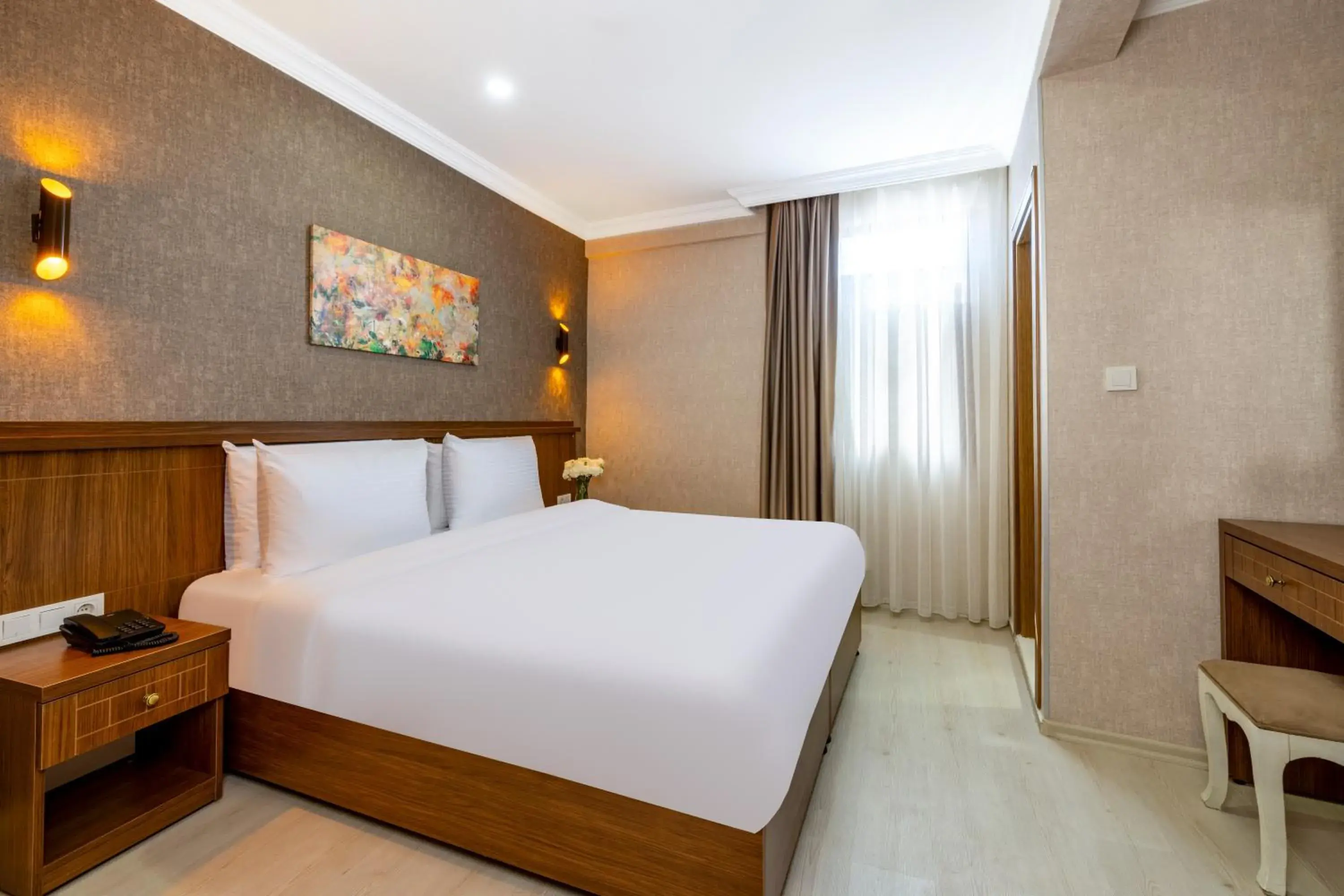 Photo of the whole room, Bed in Diamond Beyazit Hotel Photo of the whole room, Bed in Diamond Beyazit Hotel