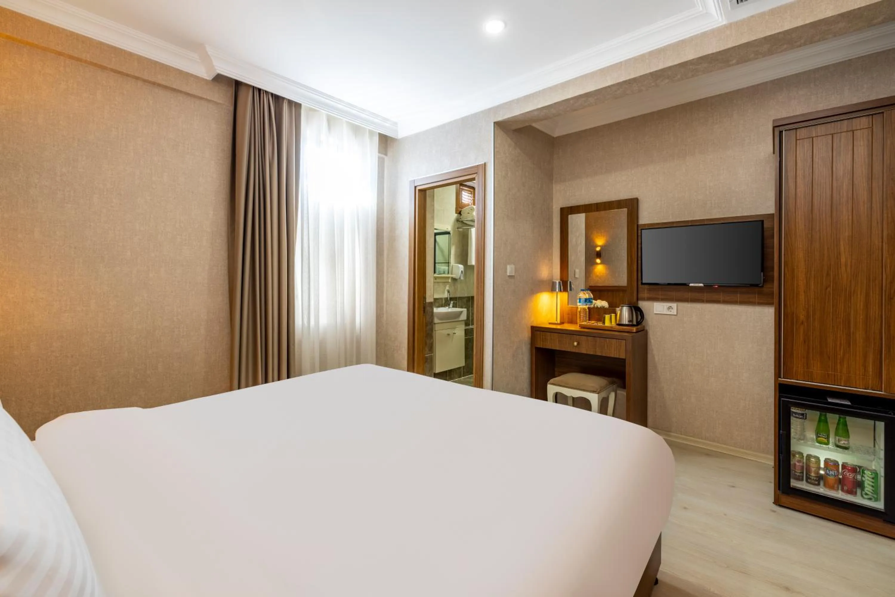 Photo of the whole room, Bed in Diamond Beyazit Hotel