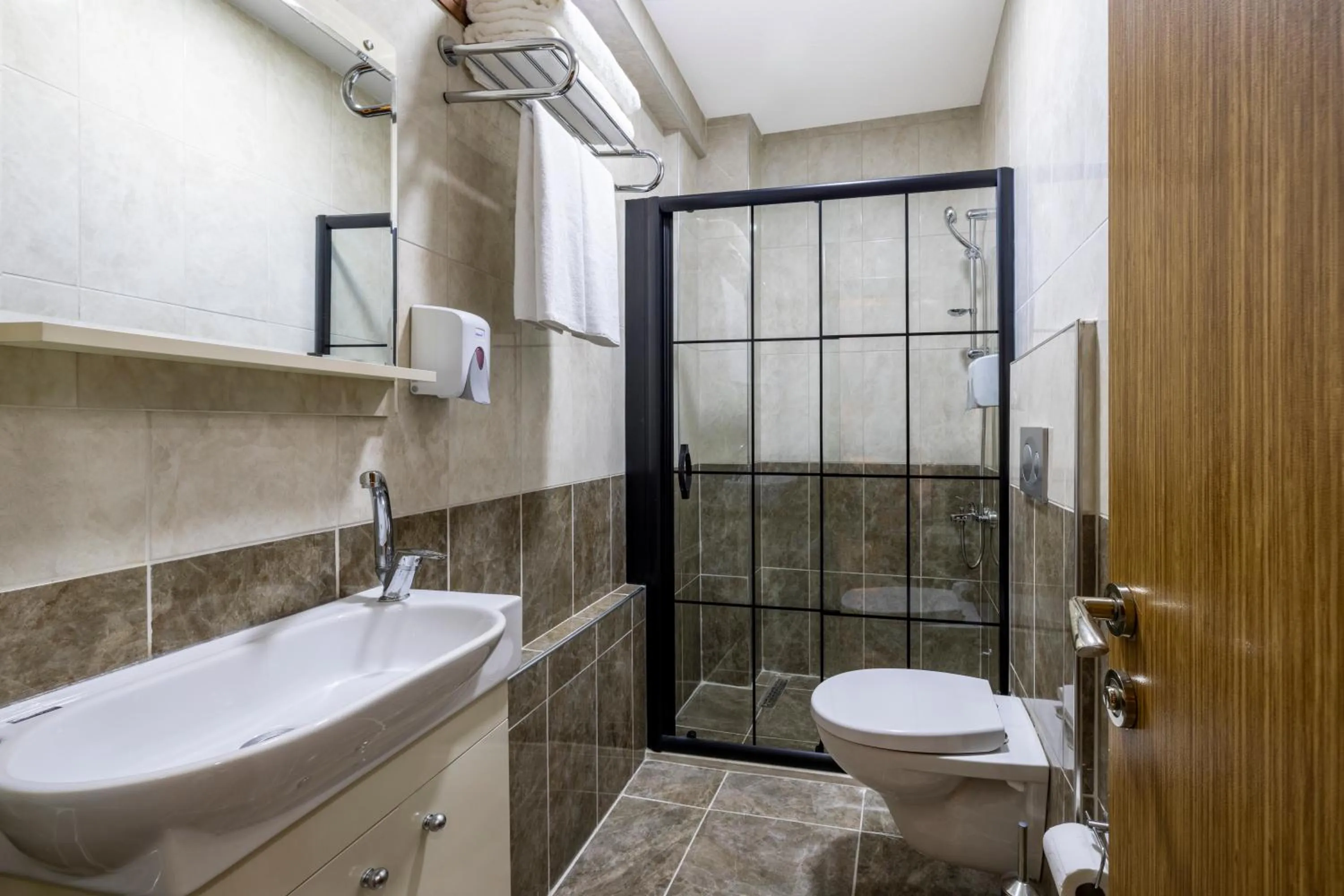 Toilet in Diamond Beyazit Hotel