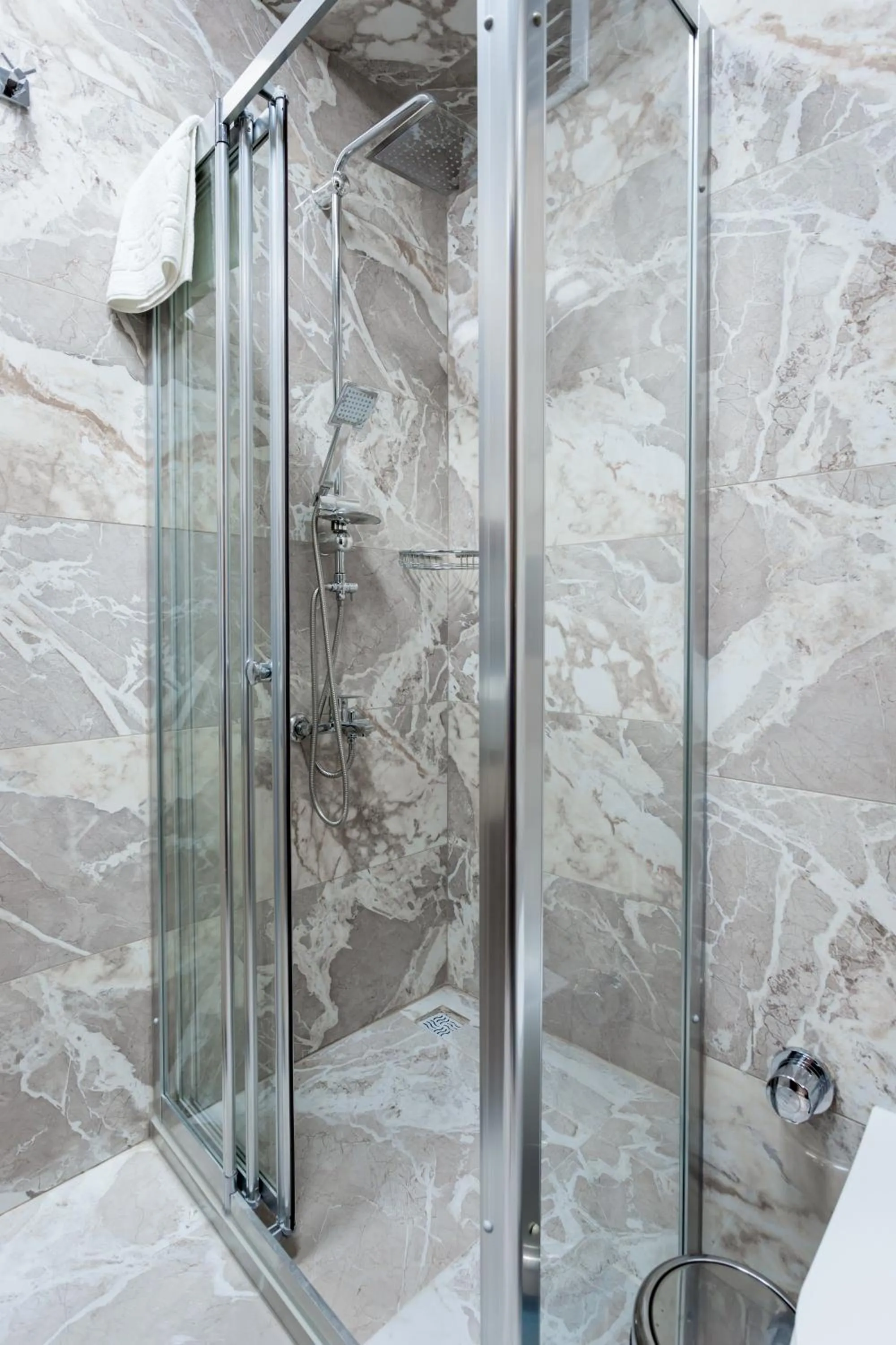 Shower in Dream Park Hotel