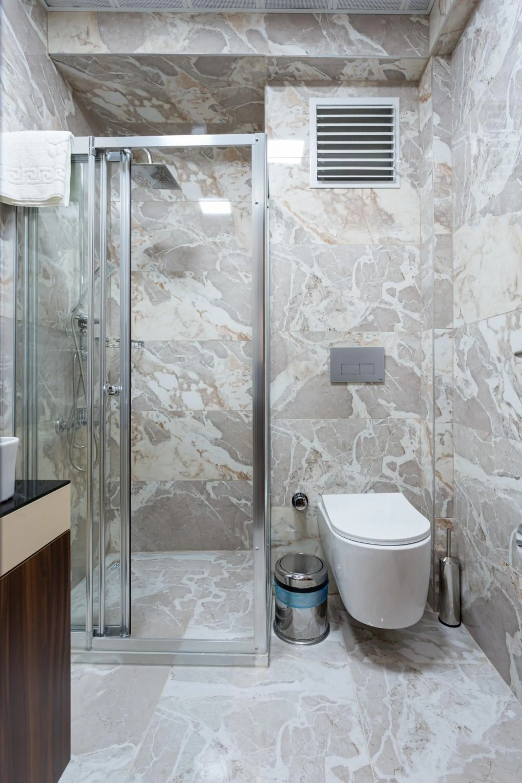 Shower in Dream Park Hotel