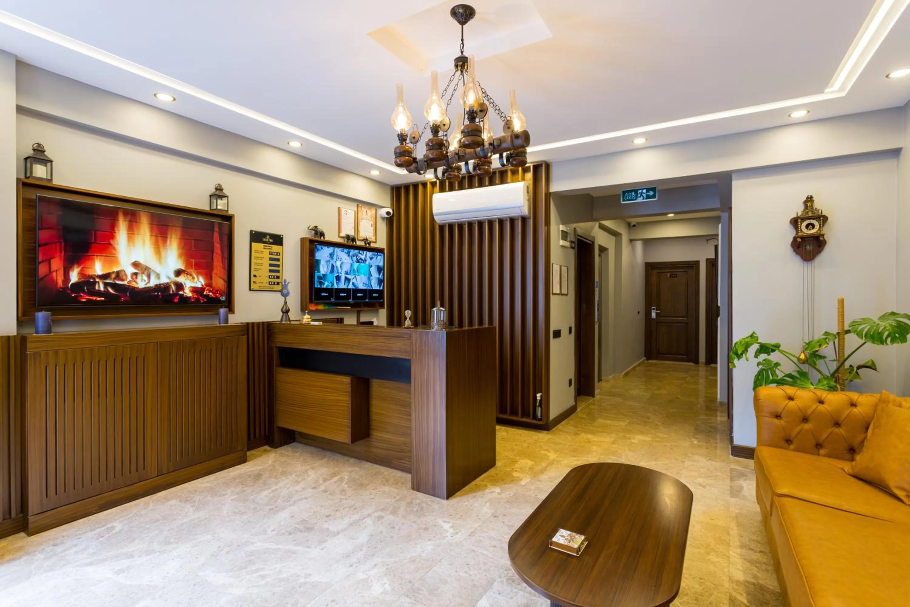 Communal lounge/ TV room in Dream Park Hotel