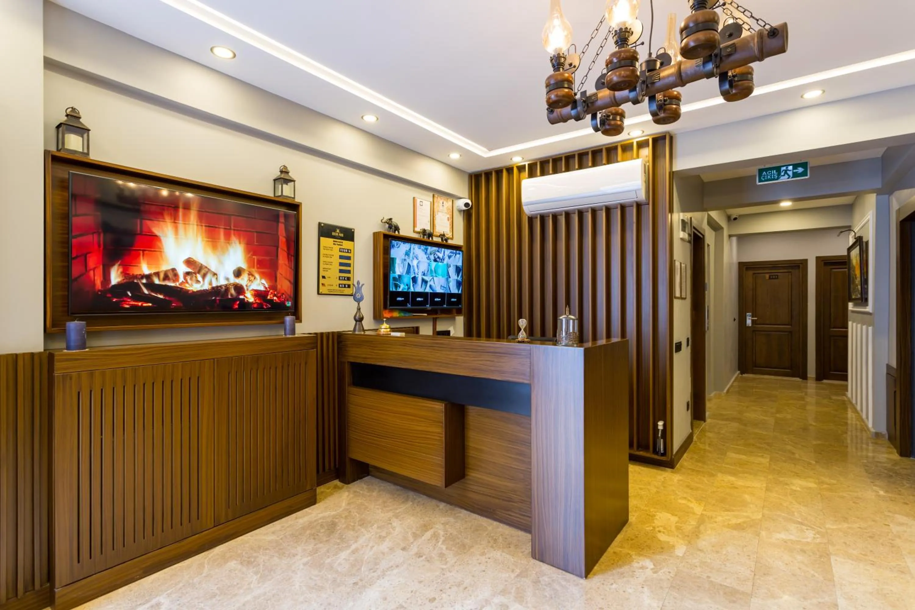 Communal lounge/ TV room in Dream Park Hotel