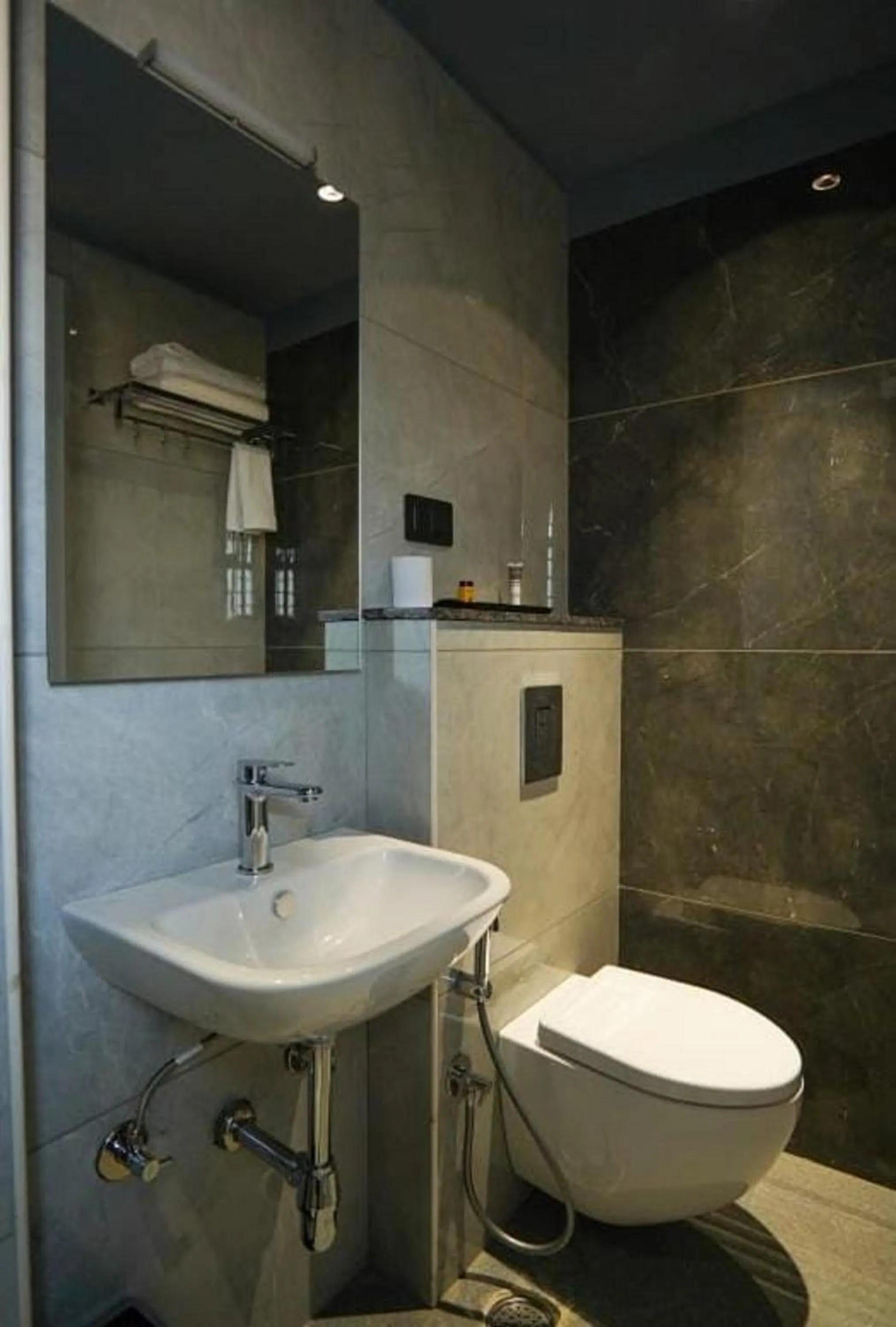 Bathroom in Hotel Harigovindas Express Mysore