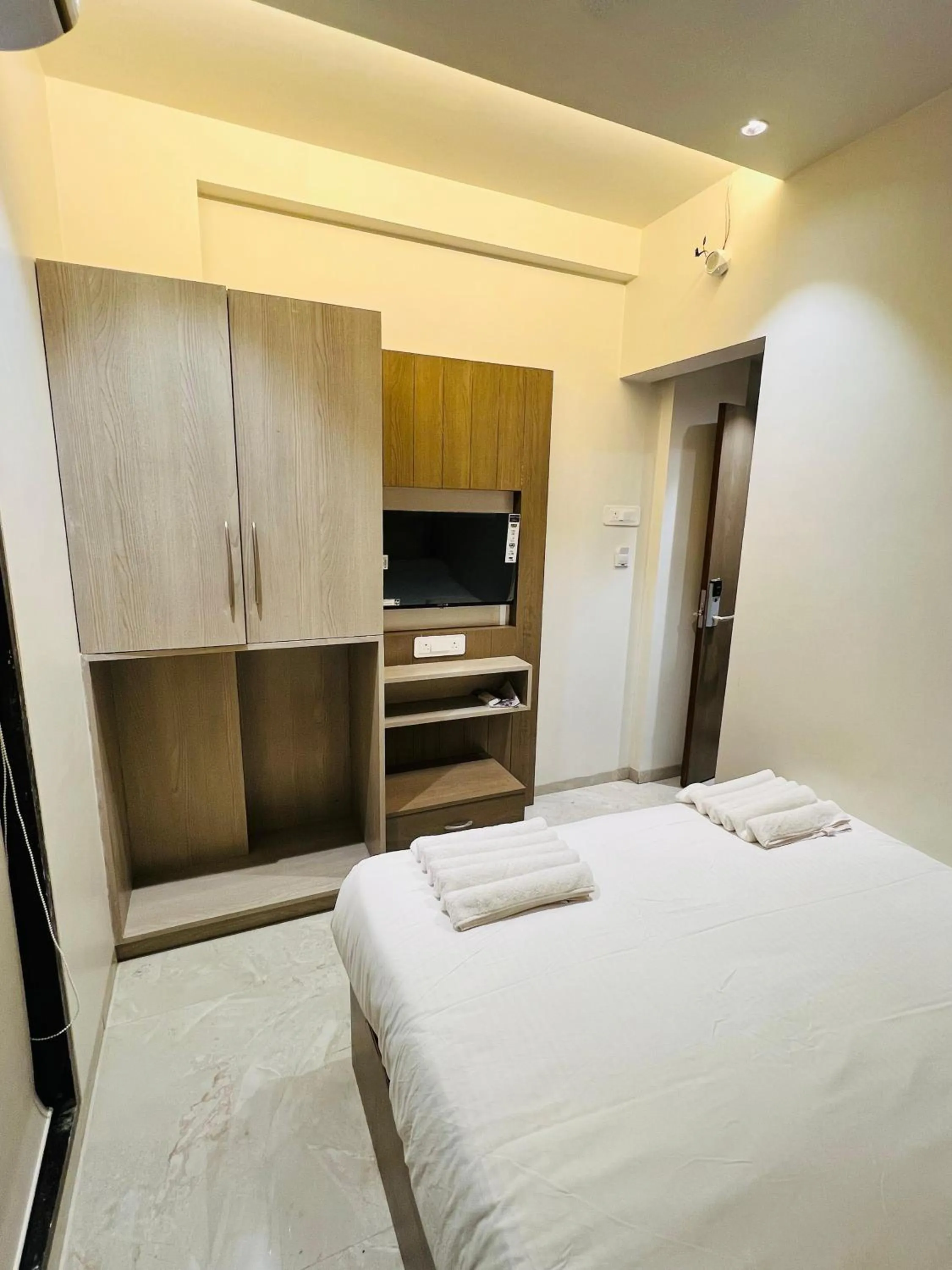 Bedroom, Bed in The Grand Leela Resort