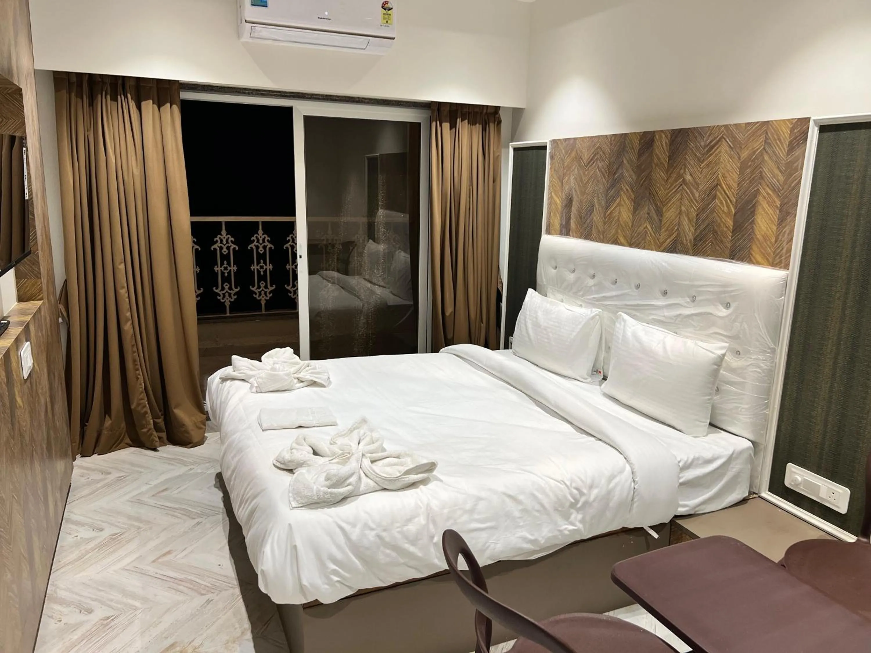 Bed in The Grand Leela Resort