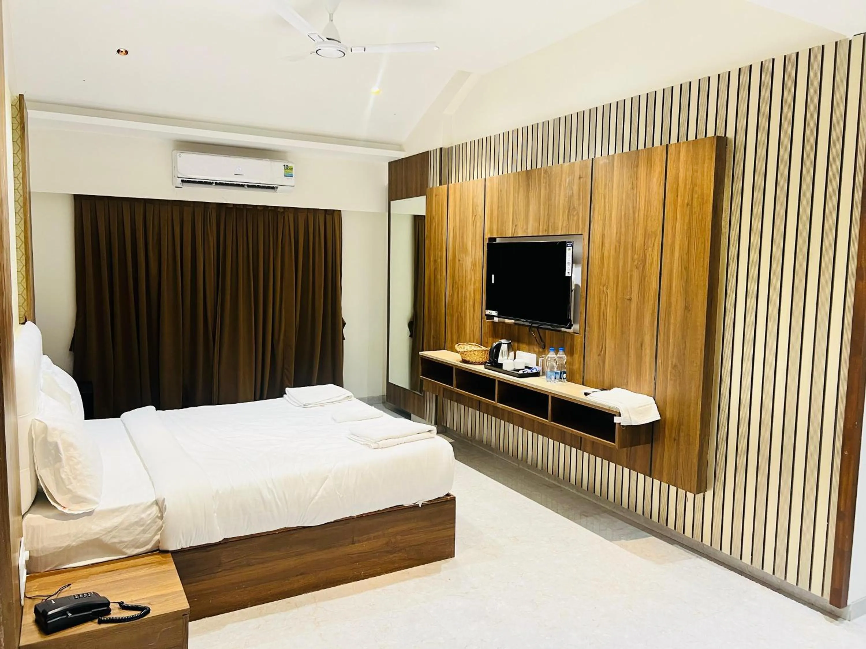 Bed in The Grand Leela Resort