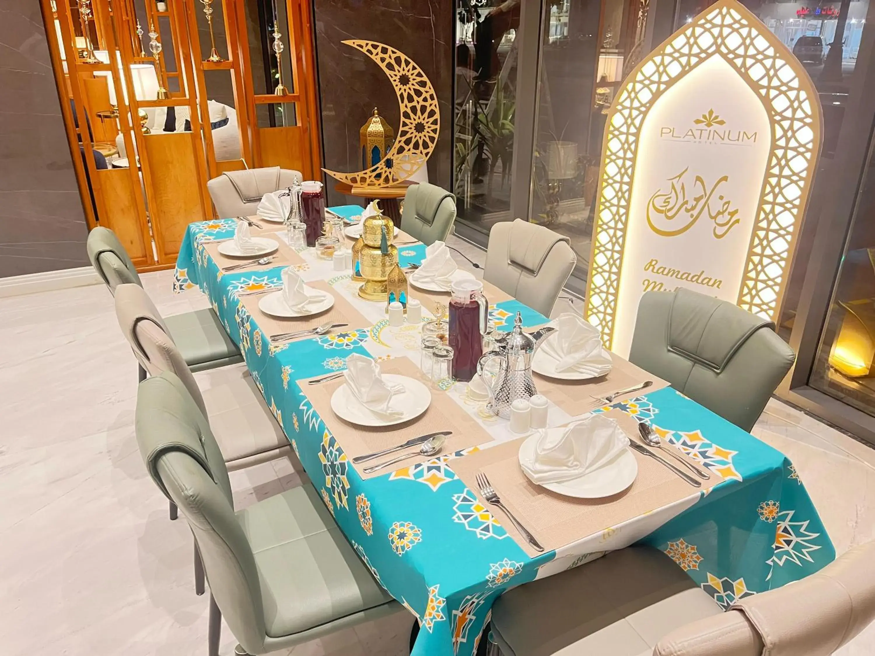 Restaurant/places to eat in Platinum Hotel Restaurant/places to eat in Platinum Hotel