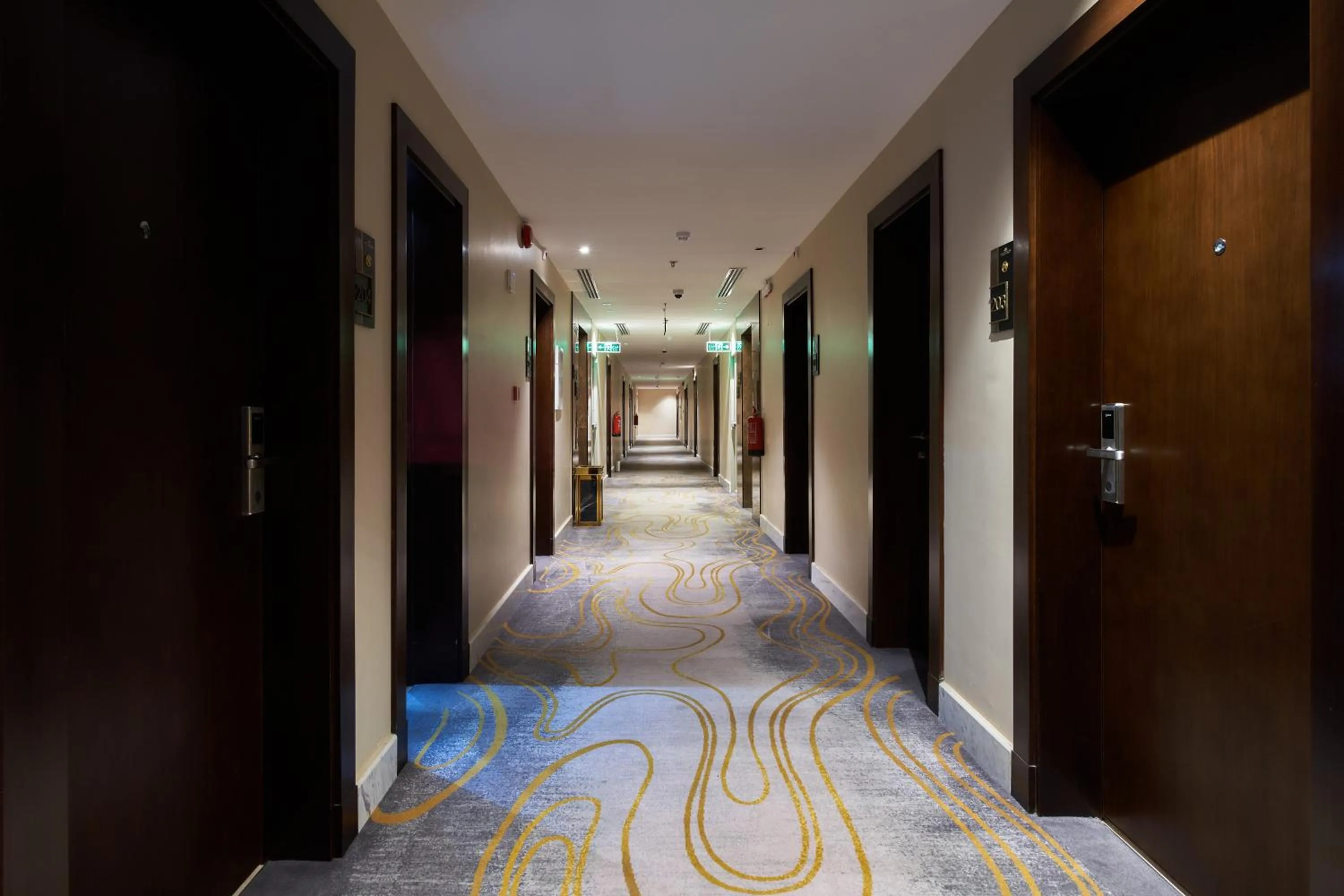 Street view, Bed in Platinum Hotel