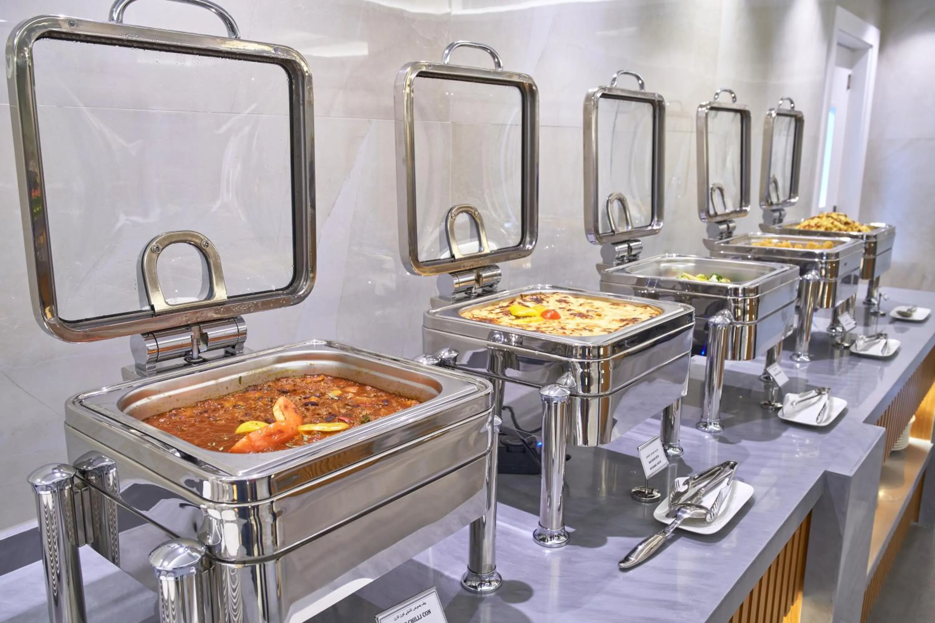 Restaurant/places to eat in Platinum Hotel