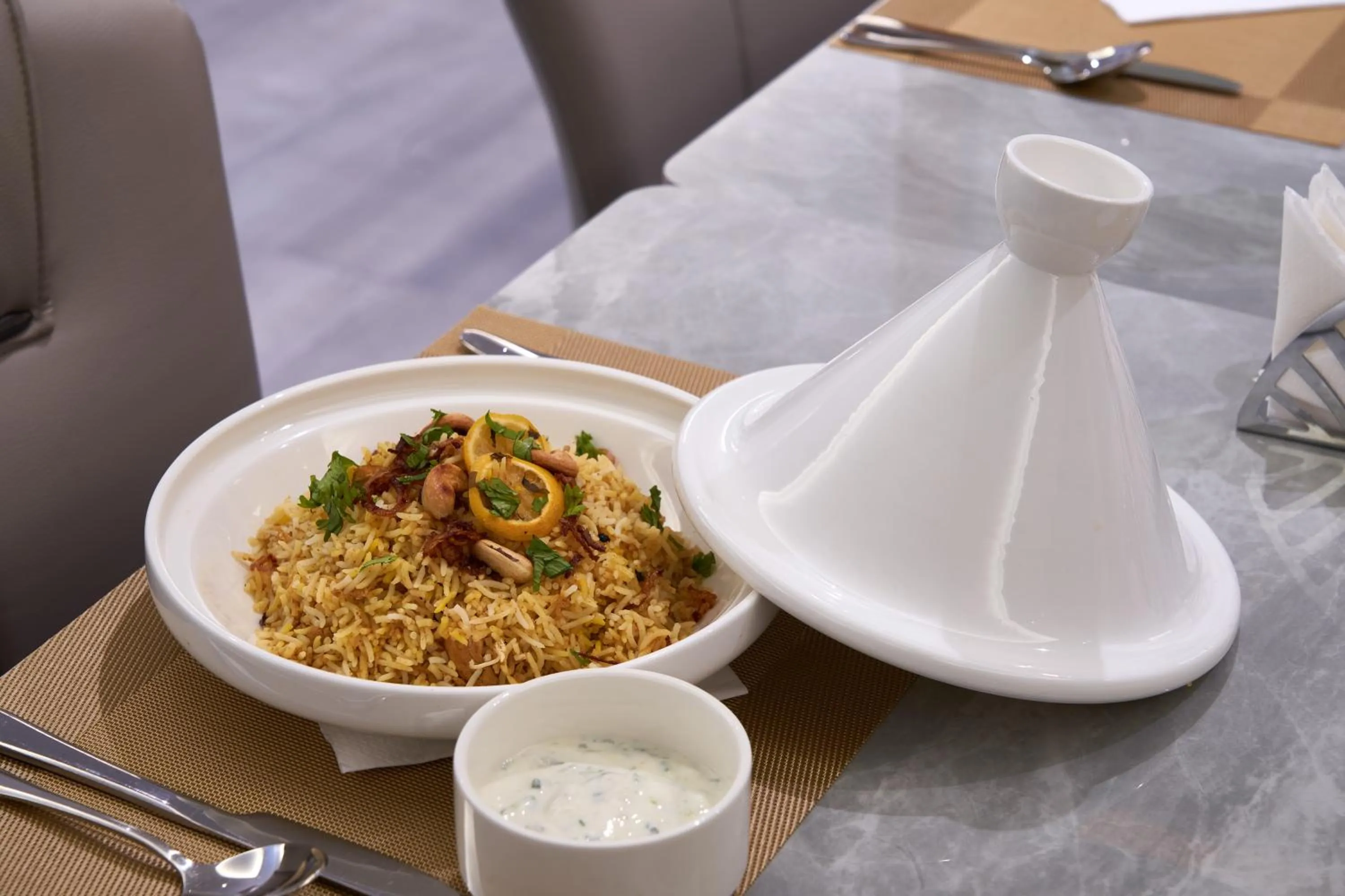 Restaurant/places to eat in Platinum Hotel