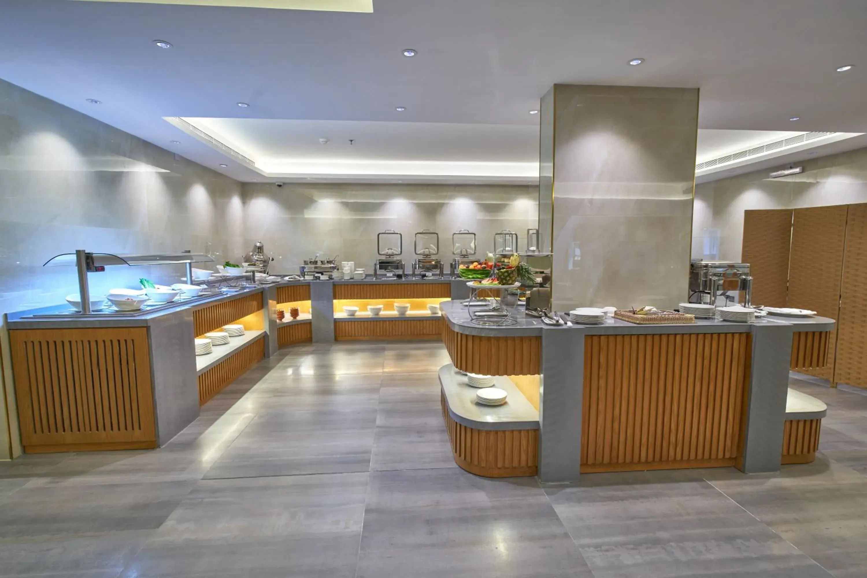 Restaurant/places to eat in Platinum Hotel Restaurant/places to eat in Platinum Hotel