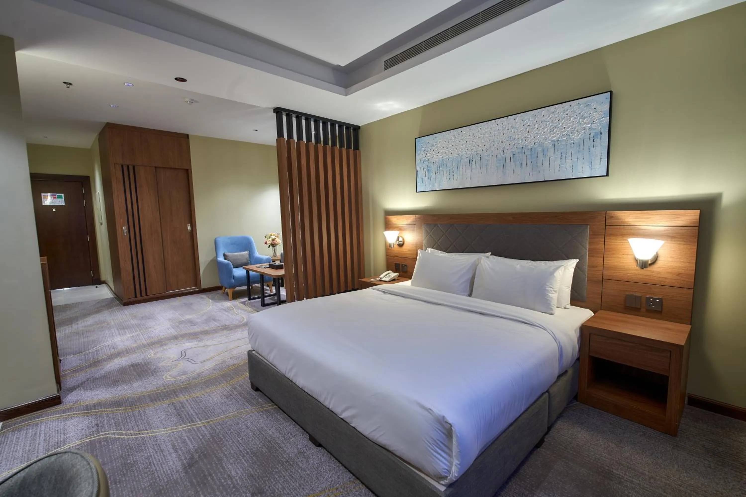 Communal lounge/ TV room, Bed in Platinum Hotel