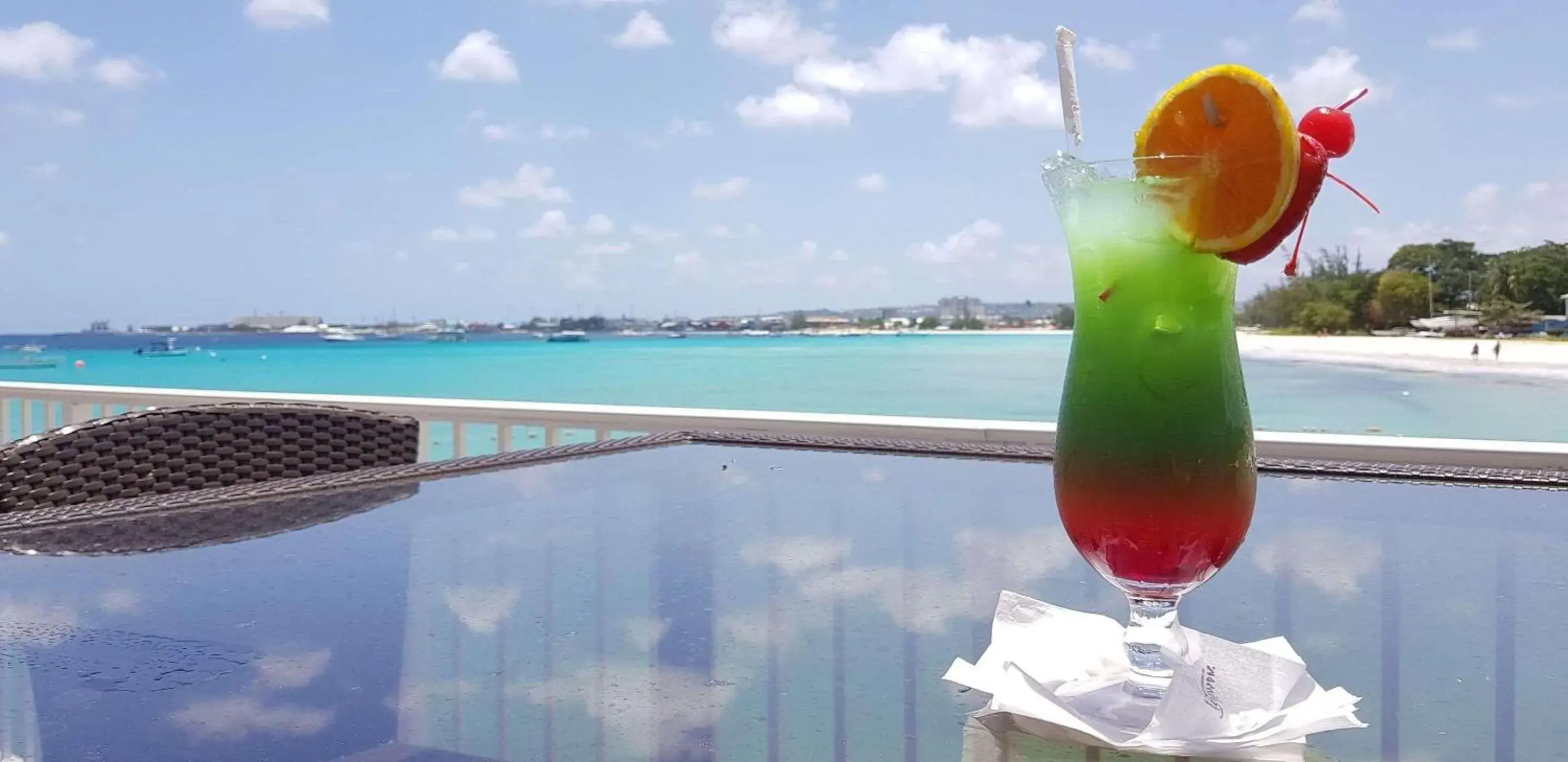 Lounge or bar in Radisson Aquatica Resort Barbados Lounge or bar in Radisson Aquatica Resort Barbados